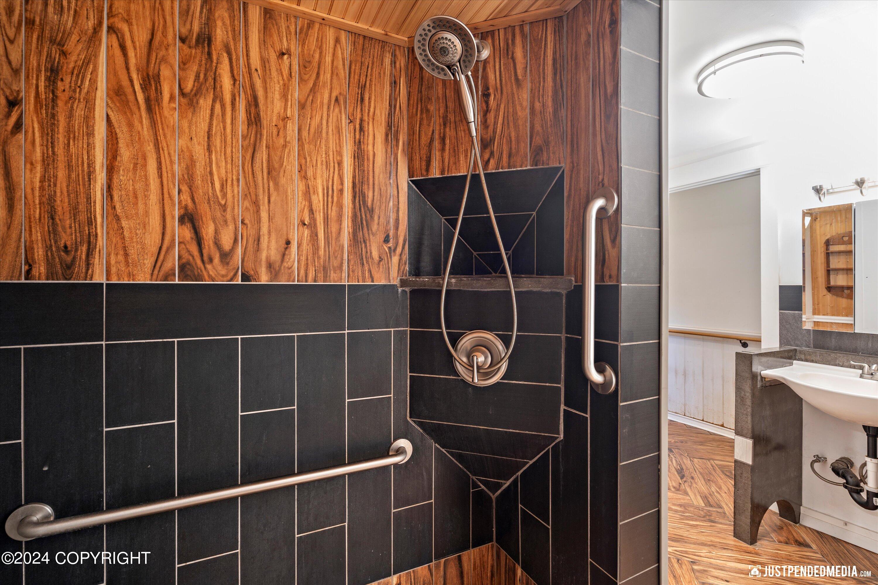 Anchorage, Alaska 99504, United States, 3 Bedrooms Bedrooms, ,2 BathroomsBathrooms,Residential,Pending,42165