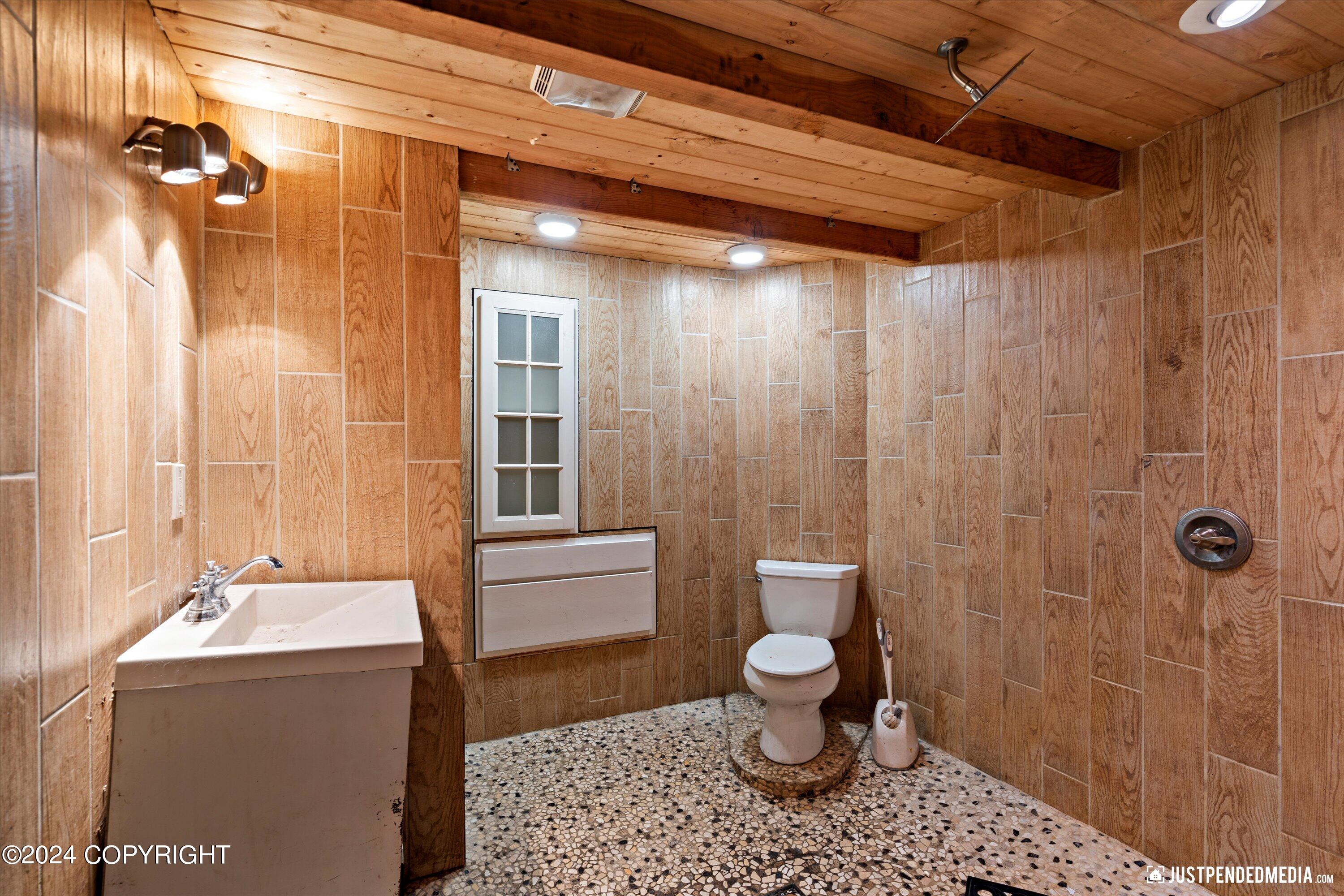 Anchorage, Alaska 99504, United States, 3 Bedrooms Bedrooms, ,2 BathroomsBathrooms,Residential,Pending,42165