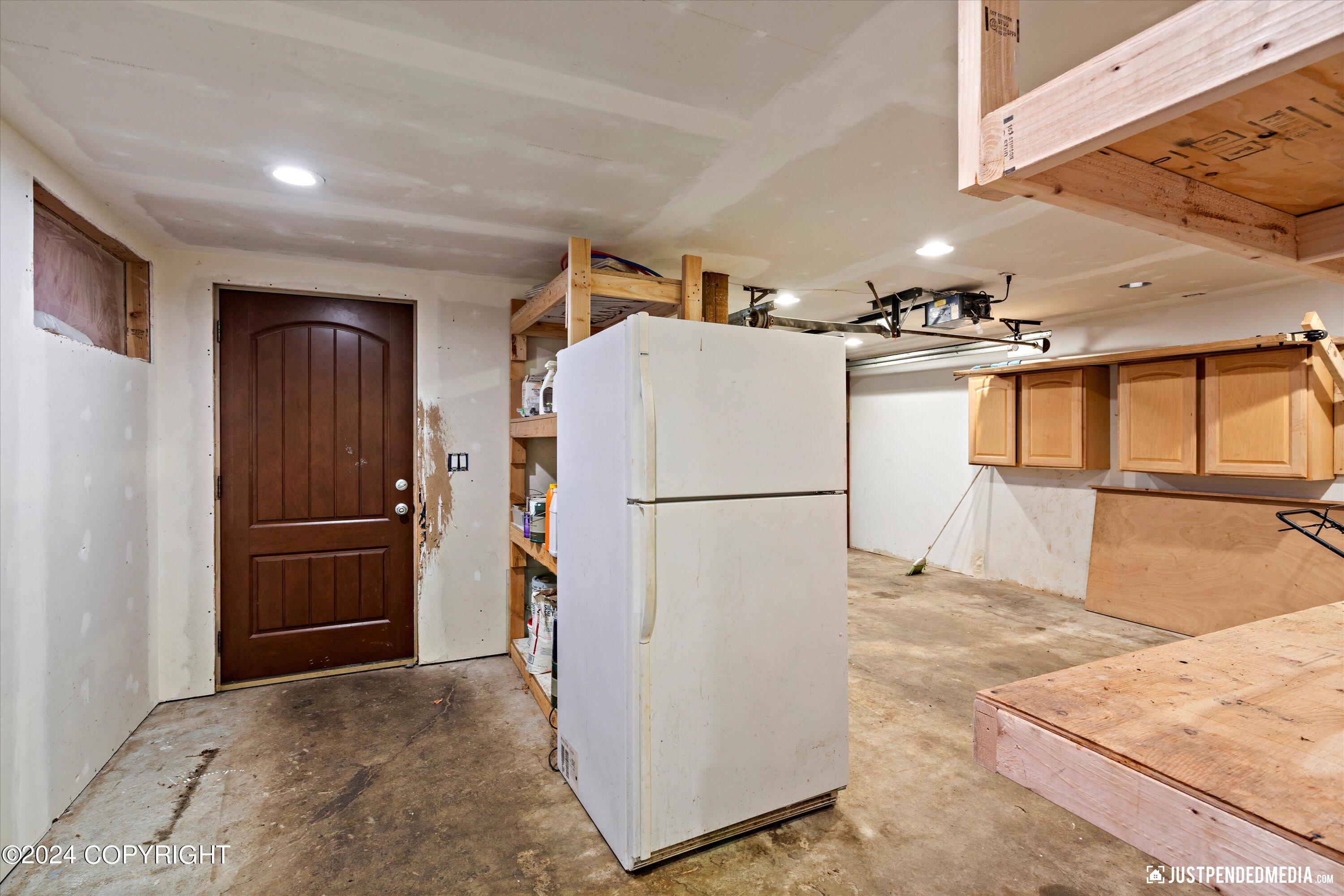 Anchorage, Alaska 99504, United States, 3 Bedrooms Bedrooms, ,2 BathroomsBathrooms,Residential,Pending,42165