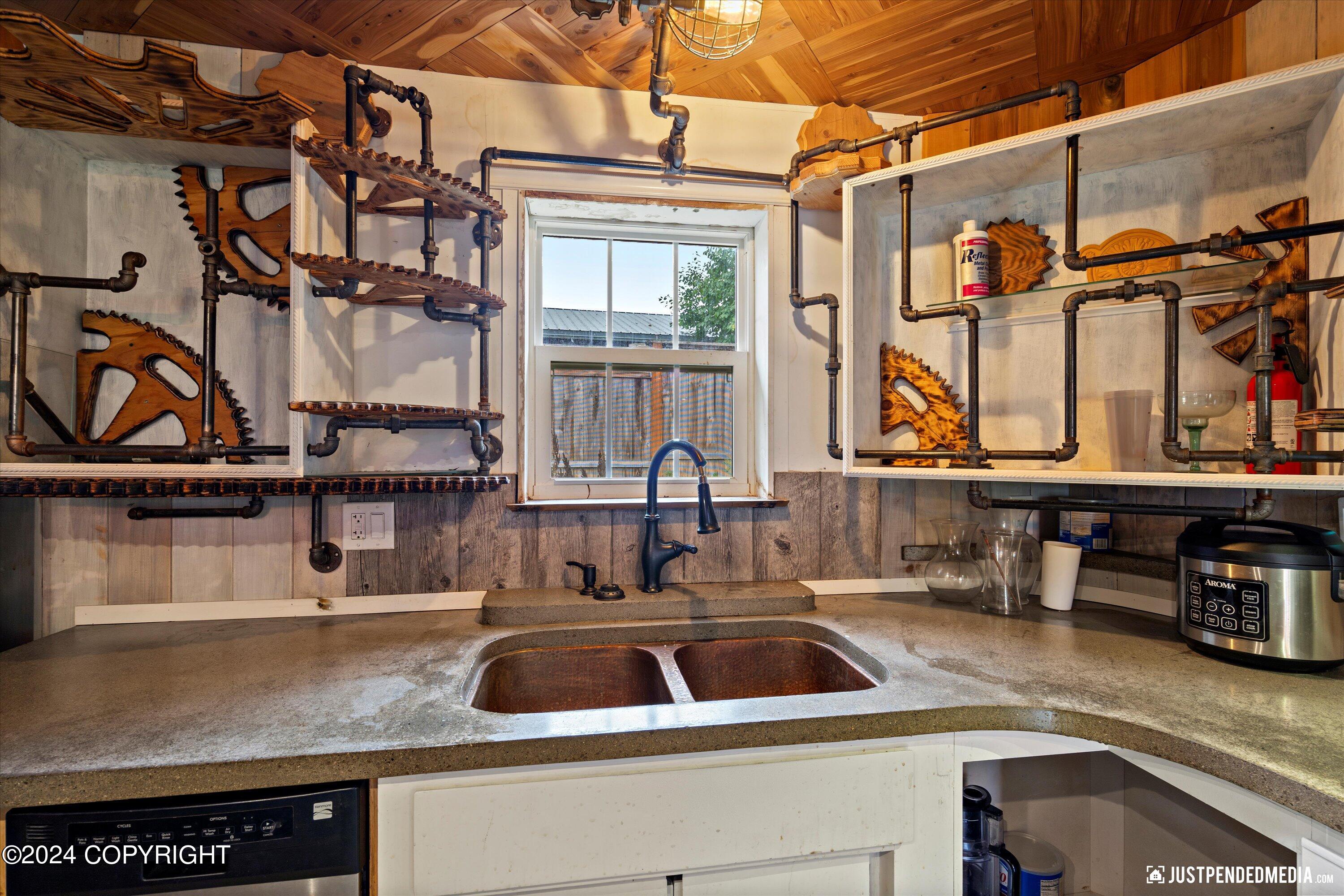 Anchorage, Alaska 99504, United States, 3 Bedrooms Bedrooms, ,2 BathroomsBathrooms,Residential,Pending,42165