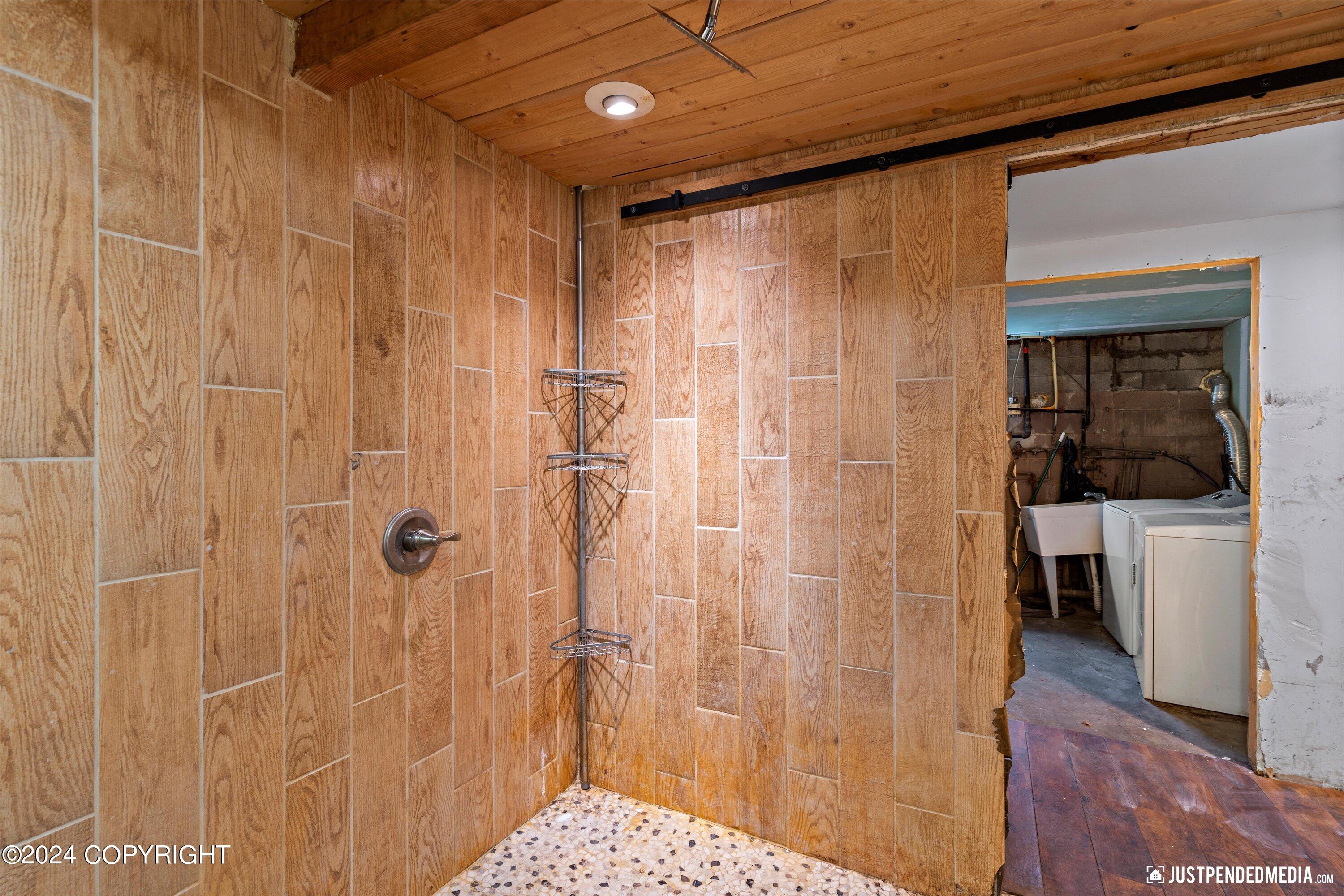 Anchorage, Alaska 99504, United States, 3 Bedrooms Bedrooms, ,2 BathroomsBathrooms,Residential,Pending,42165