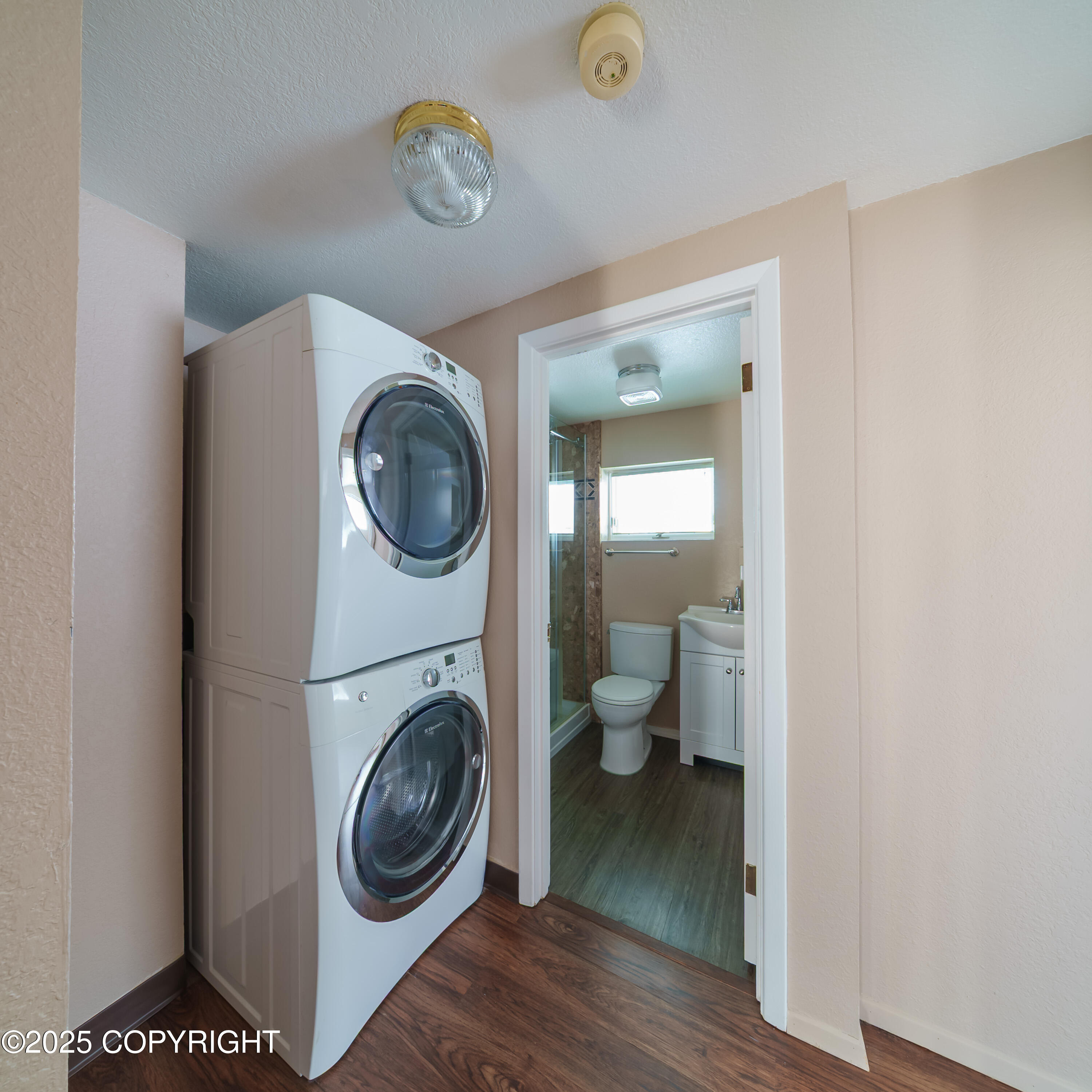 221 S Creekside Street, Anchorage, Texas image 24