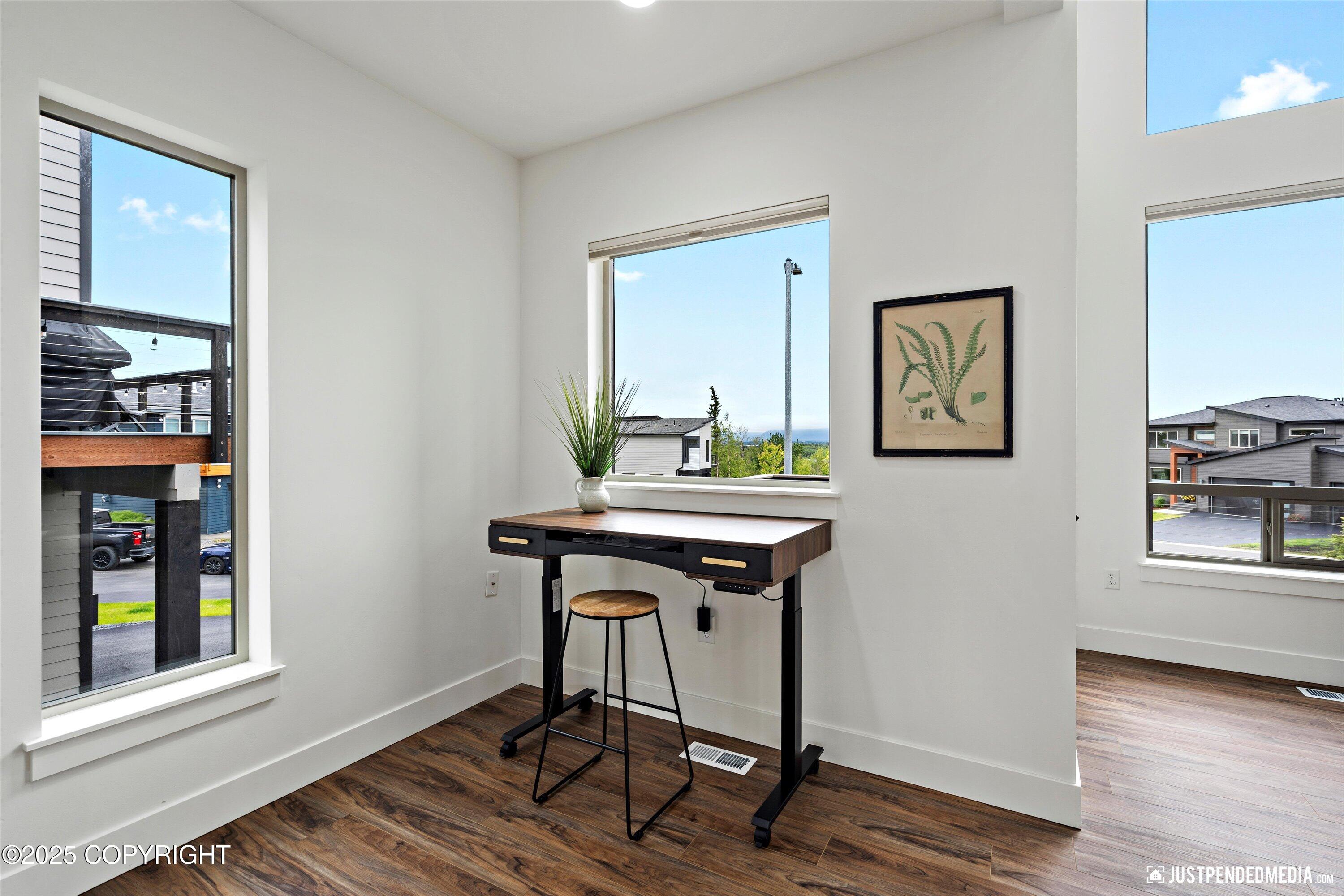 Anchorage, Alaska 99502, United States, 4 Bedrooms Bedrooms, ,3 BathroomsBathrooms,Residential,Pending,161046