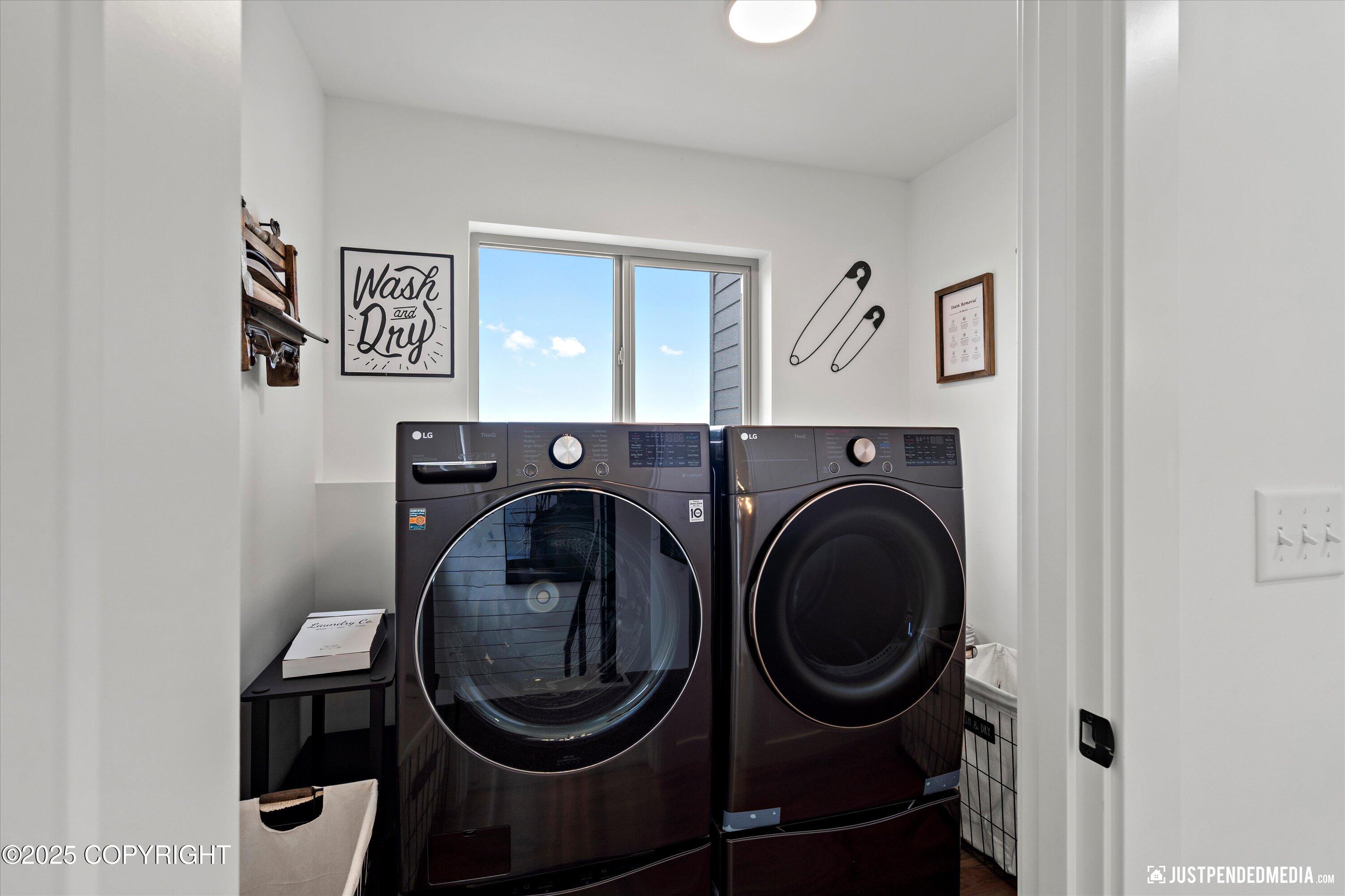 Anchorage, Alaska 99502, United States, 4 Bedrooms Bedrooms, ,3 BathroomsBathrooms,Residential,Pending,161046