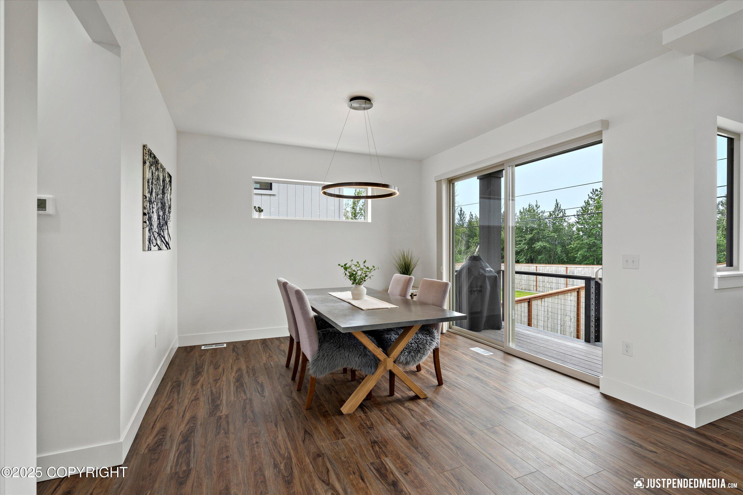 Anchorage, Alaska 99502, United States, 4 Bedrooms Bedrooms, ,3 BathroomsBathrooms,Residential,Pending,161046