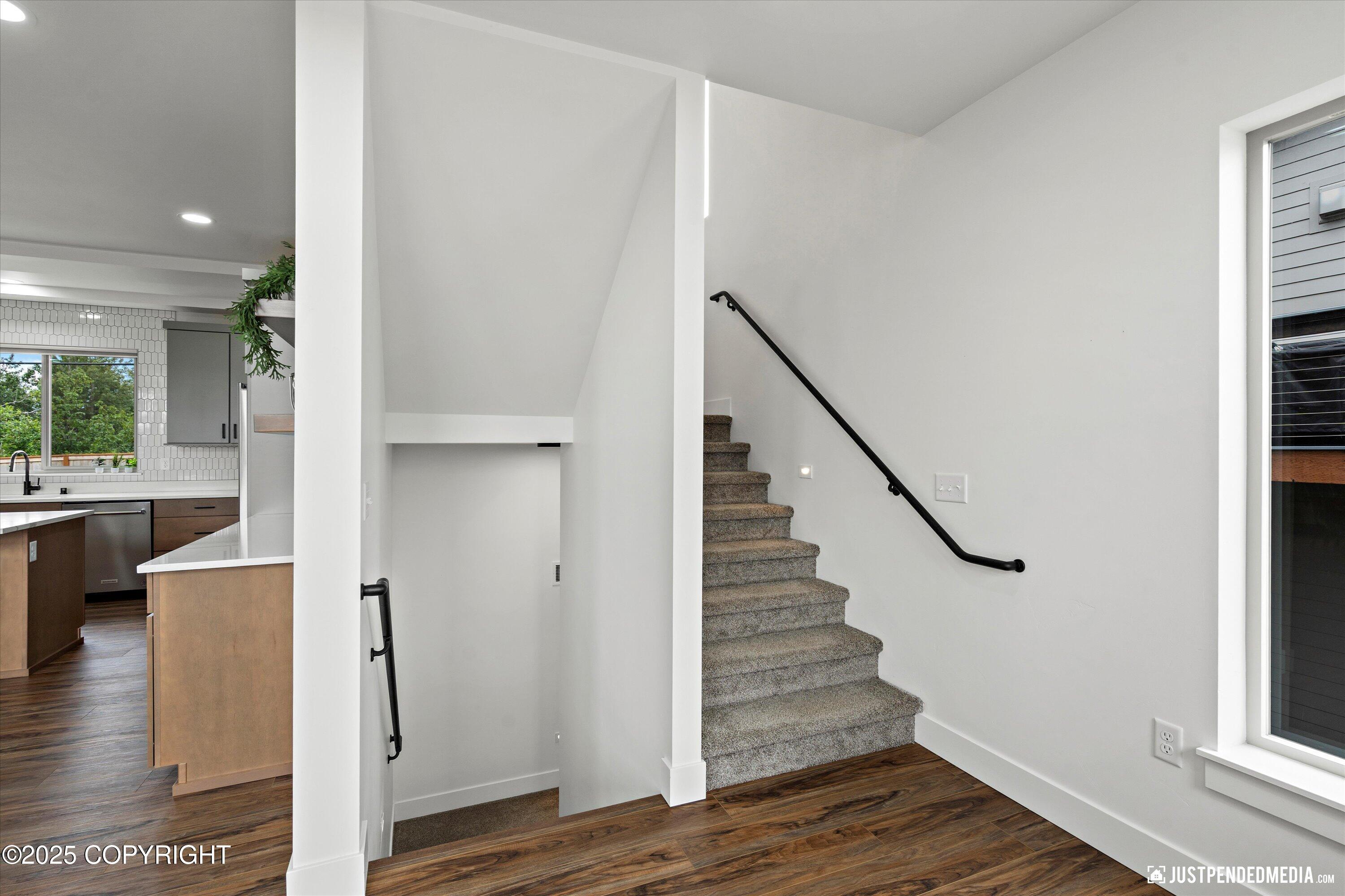 Anchorage, Alaska 99502, United States, 4 Bedrooms Bedrooms, ,3 BathroomsBathrooms,Residential,Pending,161046