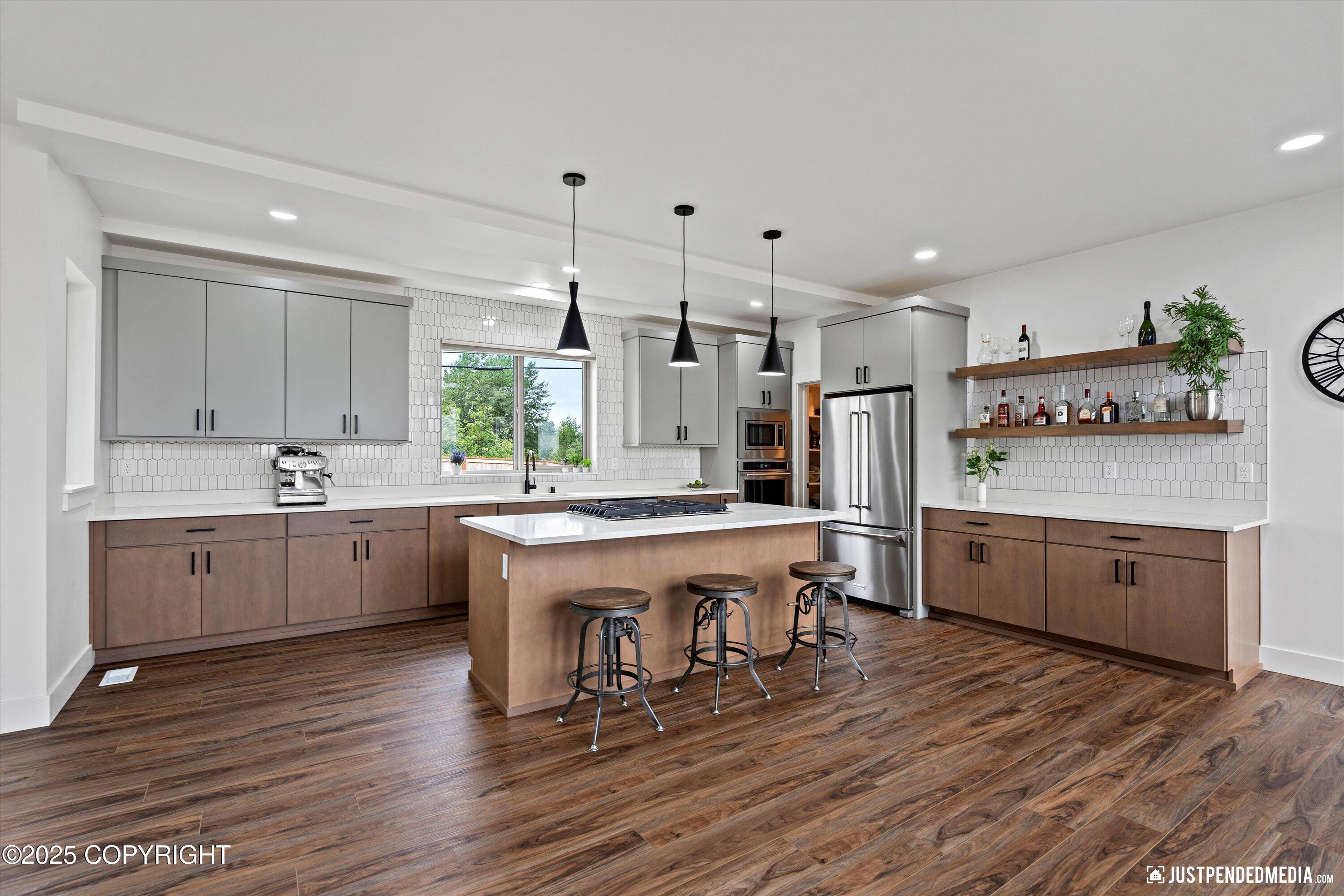 Anchorage, Alaska 99502, United States, 4 Bedrooms Bedrooms, ,3 BathroomsBathrooms,Residential,Pending,161046