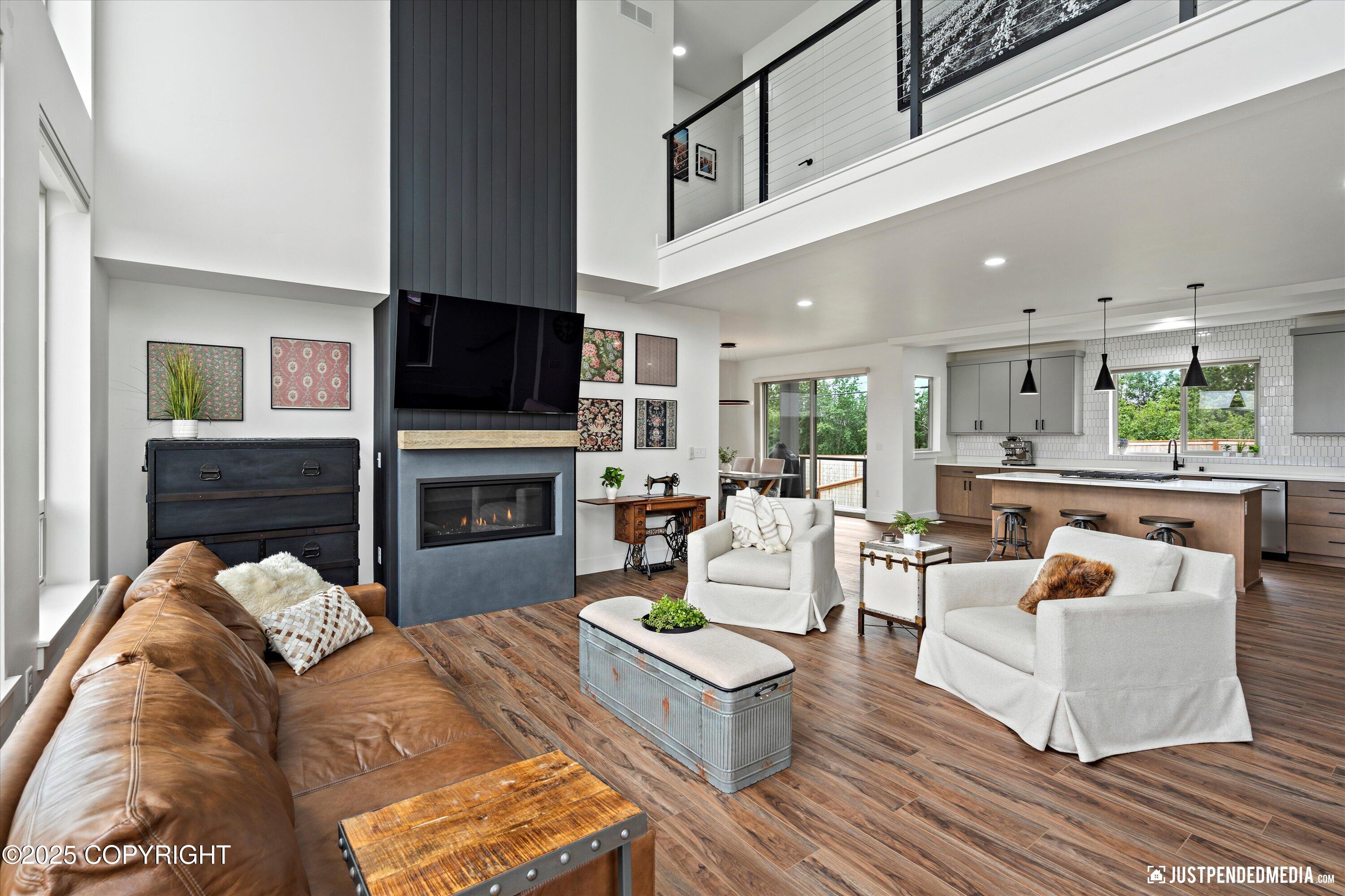 Anchorage, Alaska 99502, United States, 4 Bedrooms Bedrooms, ,3 BathroomsBathrooms,Residential,Pending,161046