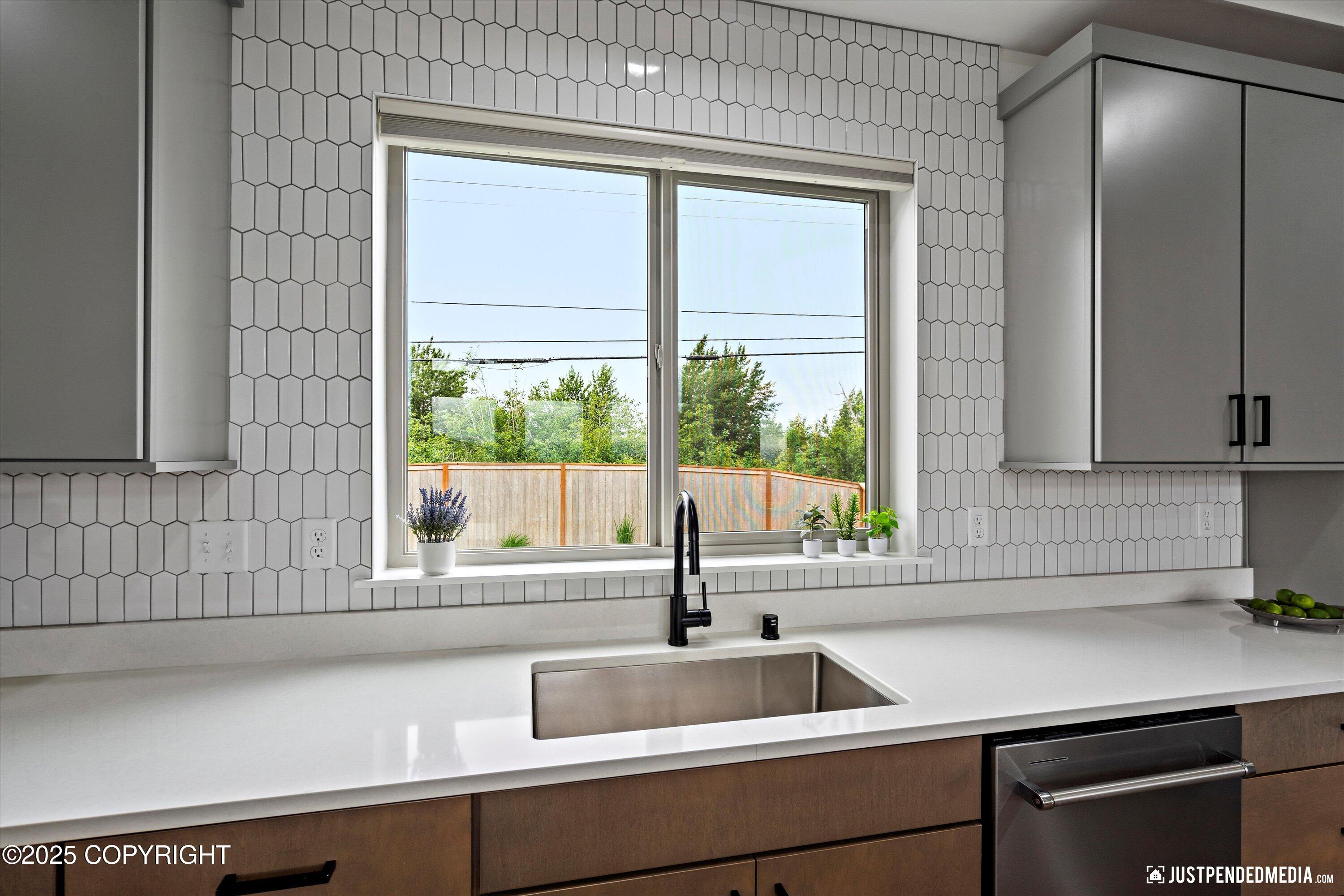 Anchorage, Alaska 99502, United States, 4 Bedrooms Bedrooms, ,3 BathroomsBathrooms,Residential,Pending,161046