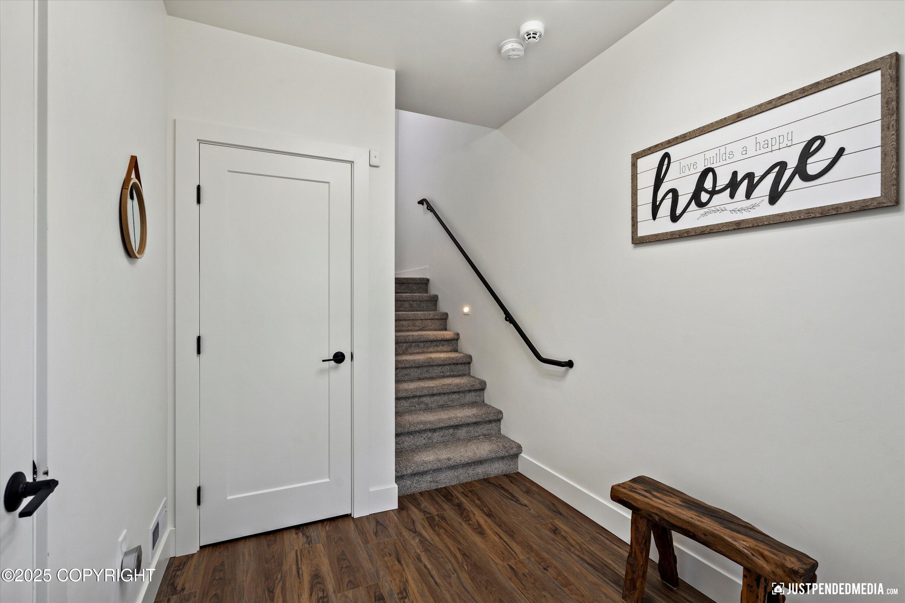 Anchorage, Alaska 99502, United States, 4 Bedrooms Bedrooms, ,3 BathroomsBathrooms,Residential,Pending,161046