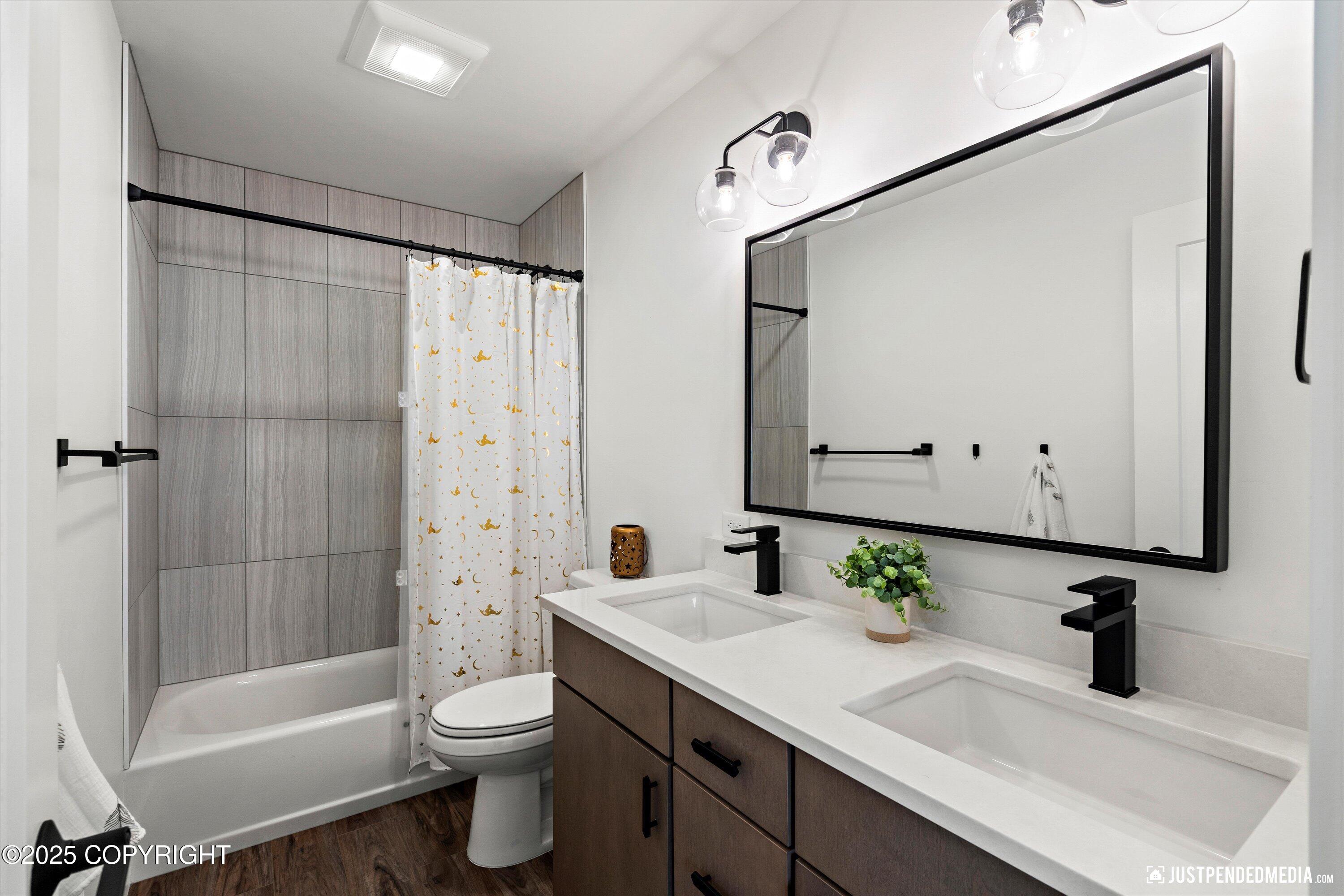 Anchorage, Alaska 99502, United States, 4 Bedrooms Bedrooms, ,3 BathroomsBathrooms,Residential,Pending,161046