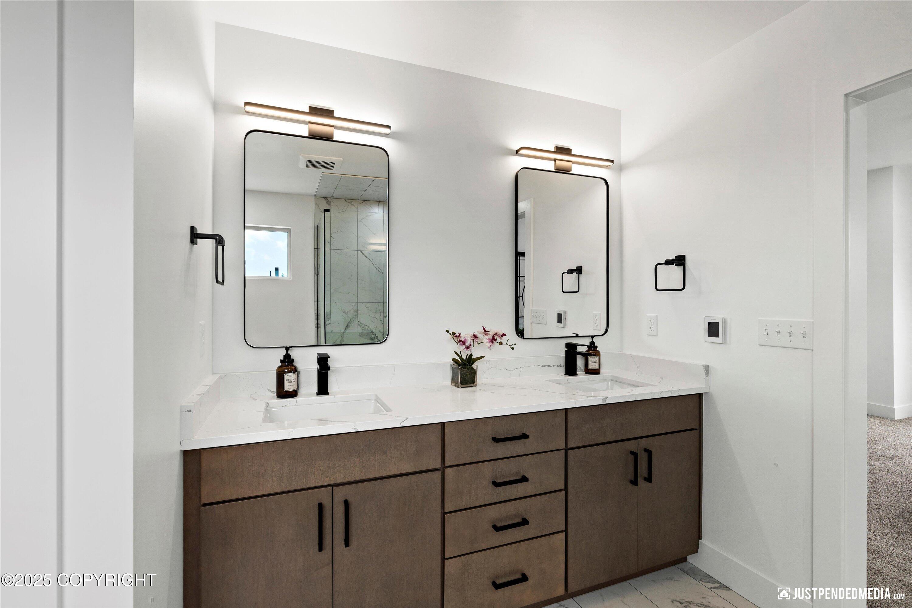 Anchorage, Alaska 99502, United States, 4 Bedrooms Bedrooms, ,3 BathroomsBathrooms,Residential,Pending,161046