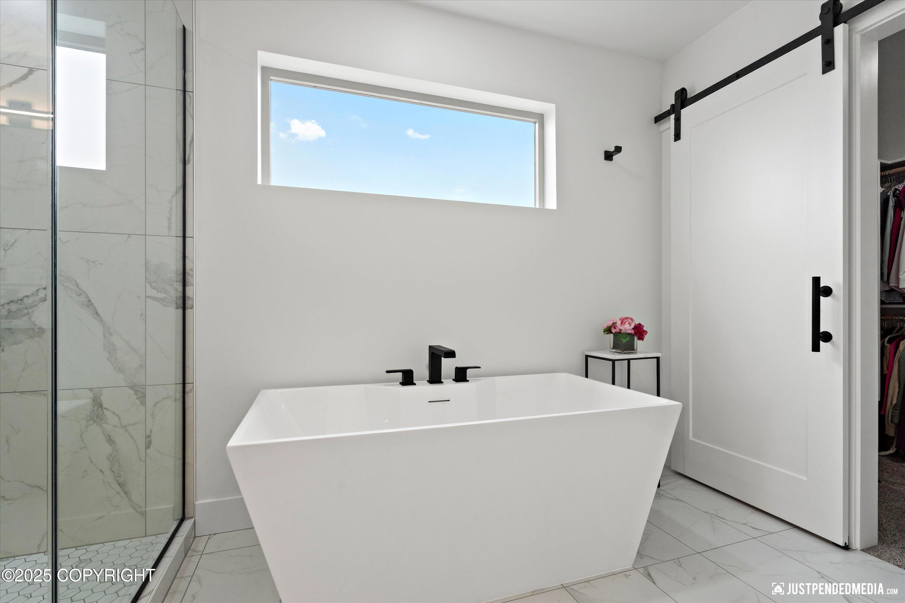 Anchorage, Alaska 99502, United States, 4 Bedrooms Bedrooms, ,3 BathroomsBathrooms,Residential,Pending,161046