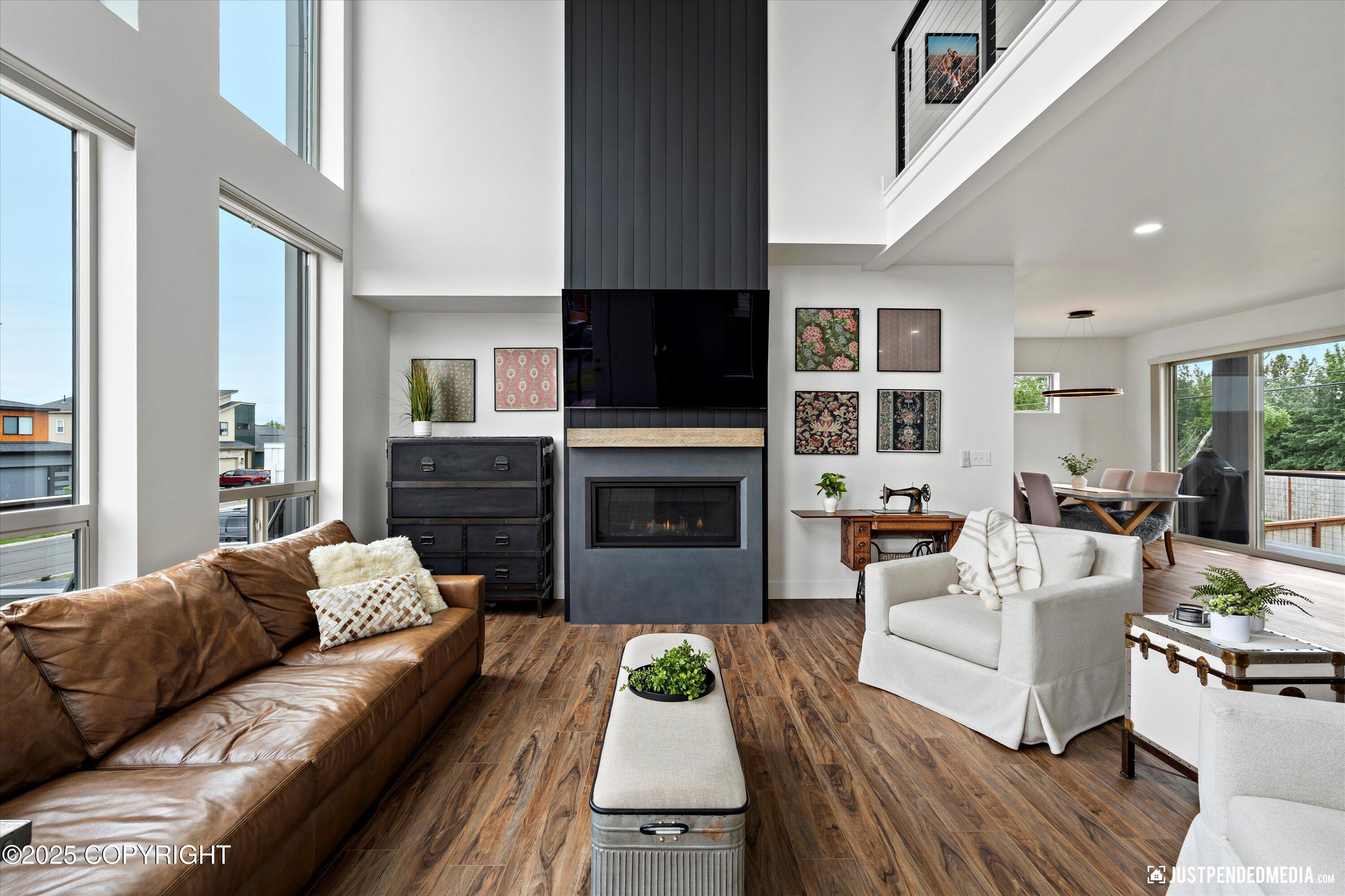 Anchorage, Alaska 99502, United States, 4 Bedrooms Bedrooms, ,3 BathroomsBathrooms,Residential,Pending,161046