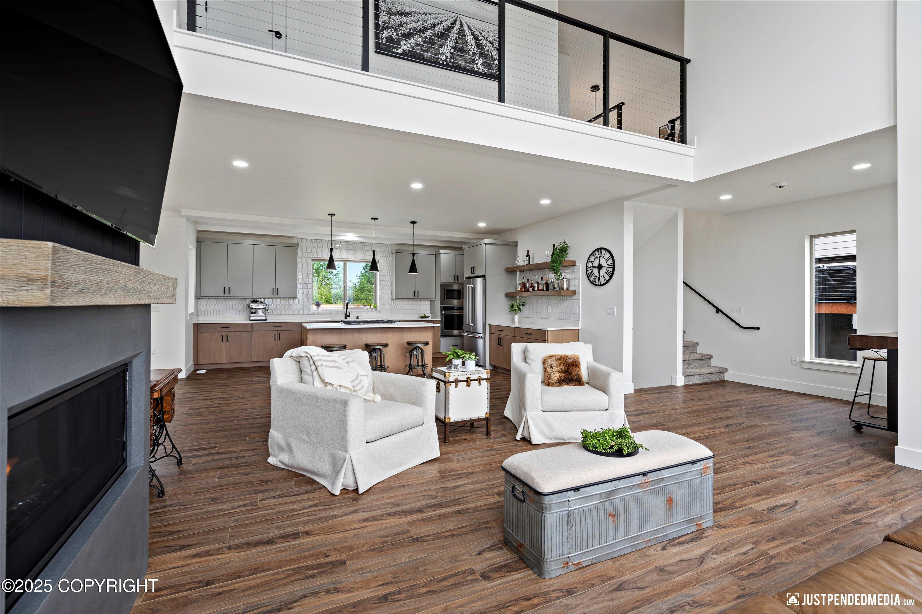 Anchorage, Alaska 99502, United States, 4 Bedrooms Bedrooms, ,3 BathroomsBathrooms,Residential,Pending,161046