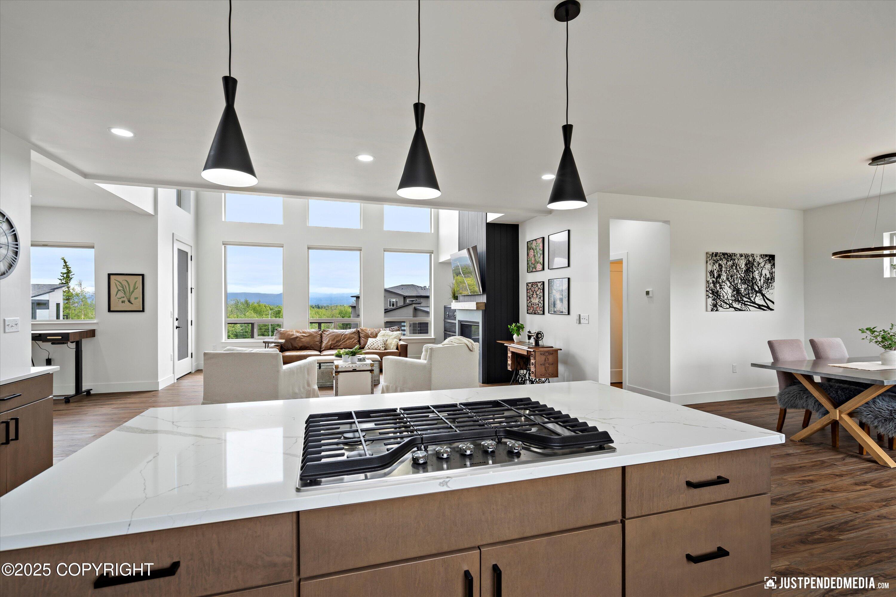 Anchorage, Alaska 99502, United States, 4 Bedrooms Bedrooms, ,3 BathroomsBathrooms,Residential,Pending,161046