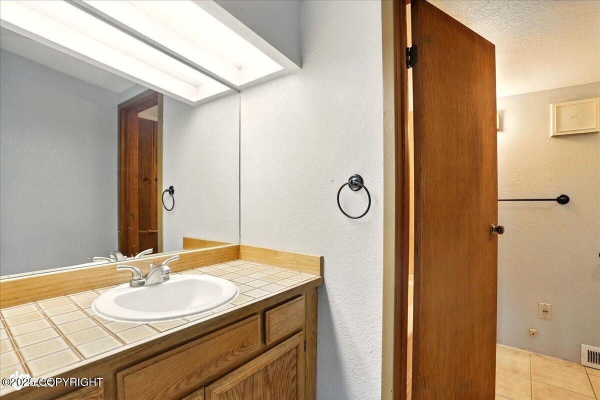 4403 E 5th Avenue, Anchorage, Alaska image 21