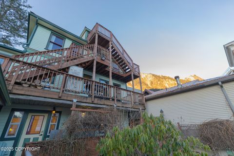 Photo of 113 W Fifth Street, Juneau, AK 99801 (MLS # 25-13534) Photo of 113 W Fifth Street, Juneau, AK 99801 (MLS # 25-13534)