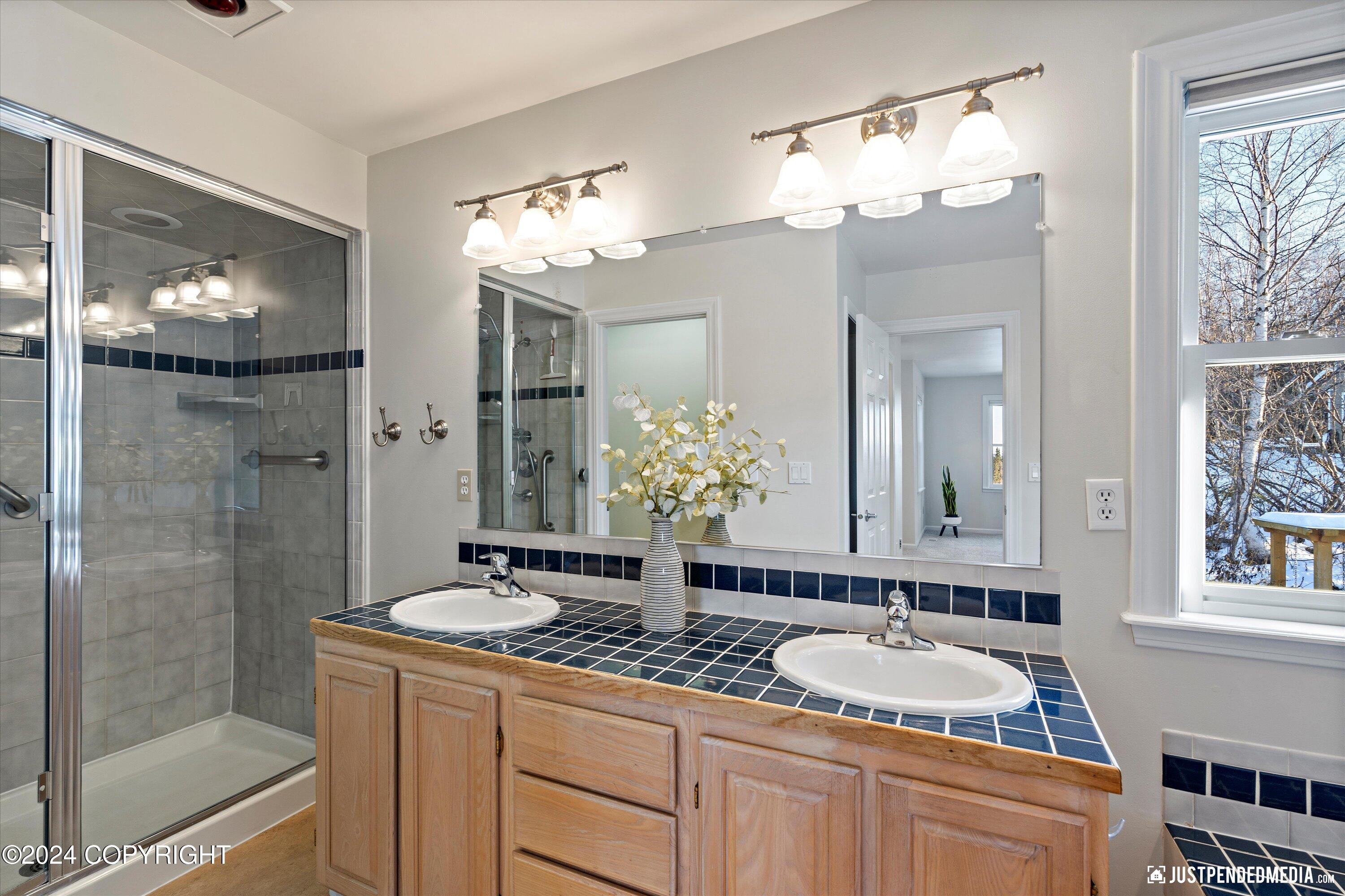 Anchorage, Alaska 99516, United States, 4 Bedrooms Bedrooms, ,3 BathroomsBathrooms,Residential,Pending,32663