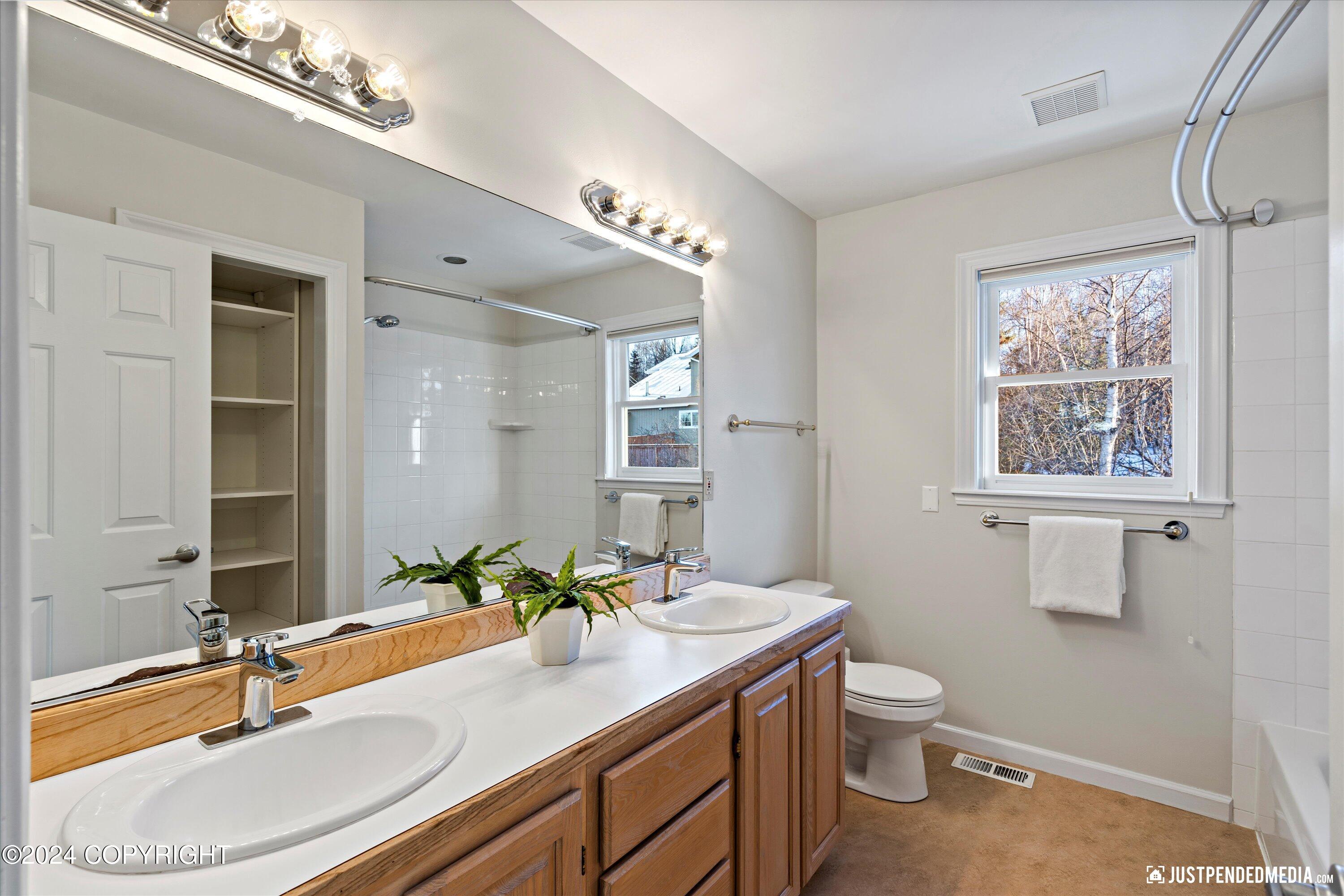 Anchorage, Alaska 99516, United States, 4 Bedrooms Bedrooms, ,3 BathroomsBathrooms,Residential,Pending,32663