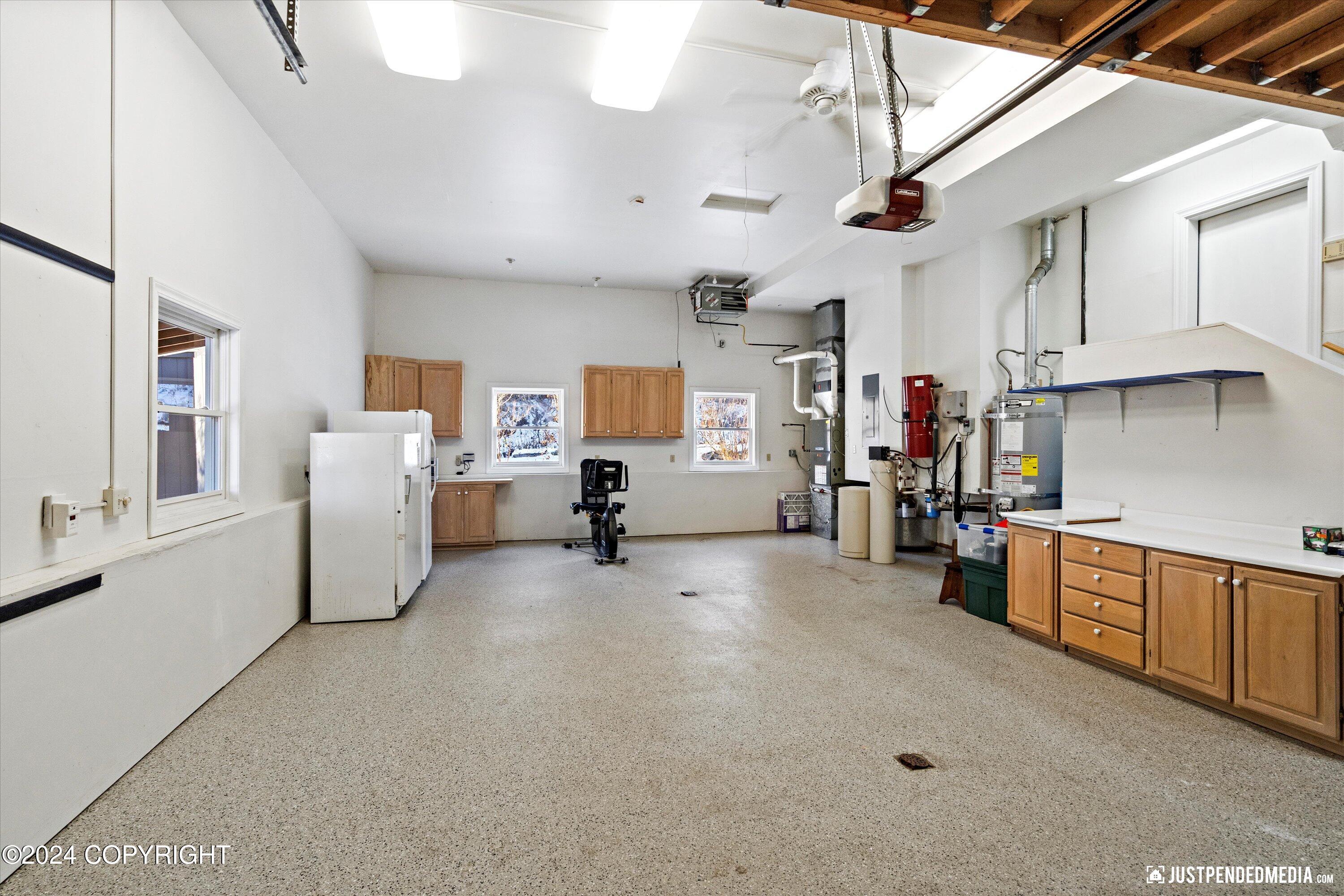 Anchorage, Alaska 99516, United States, 4 Bedrooms Bedrooms, ,3 BathroomsBathrooms,Residential,Pending,32663