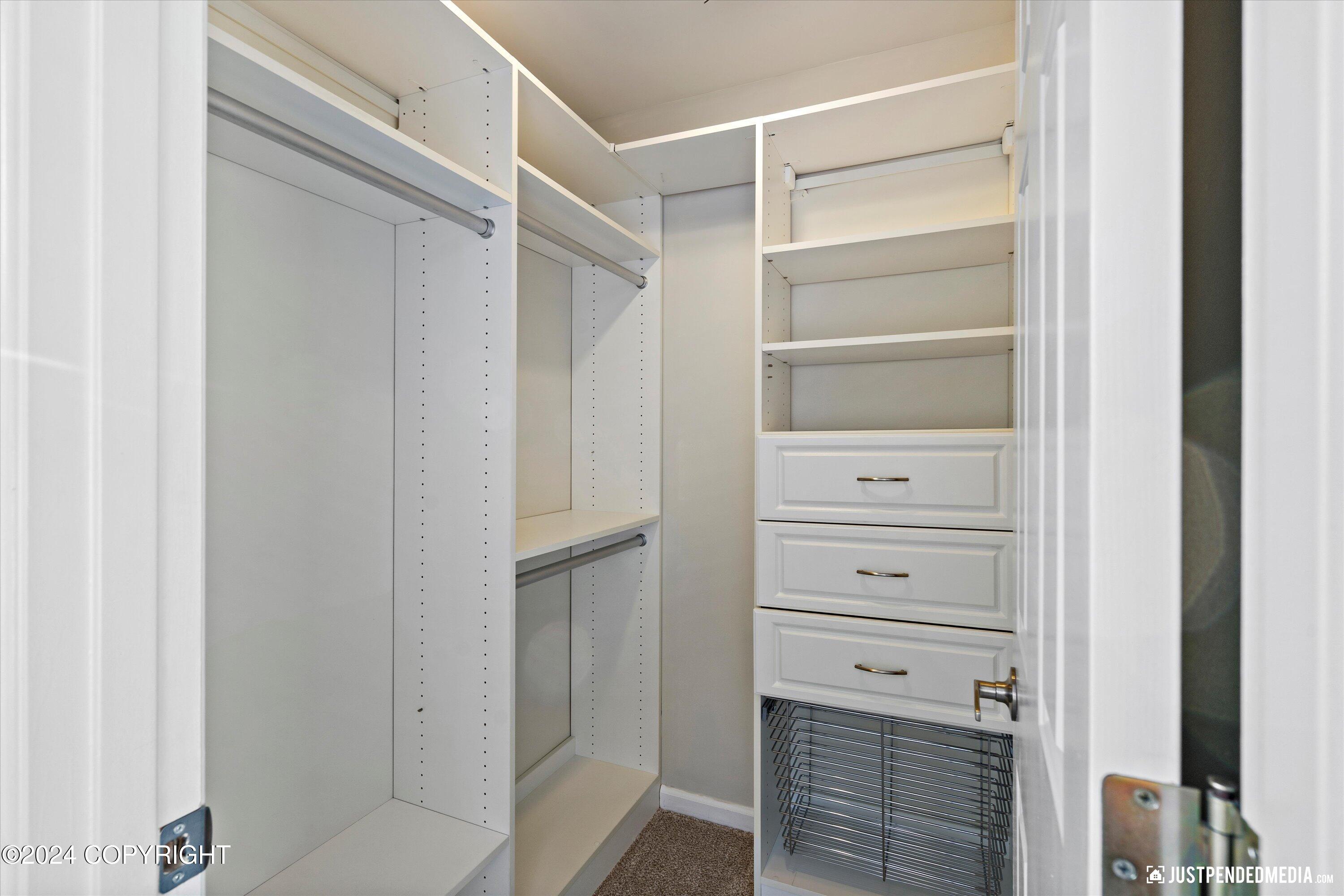 Anchorage, Alaska 99516, United States, 4 Bedrooms Bedrooms, ,3 BathroomsBathrooms,Residential,Pending,32663