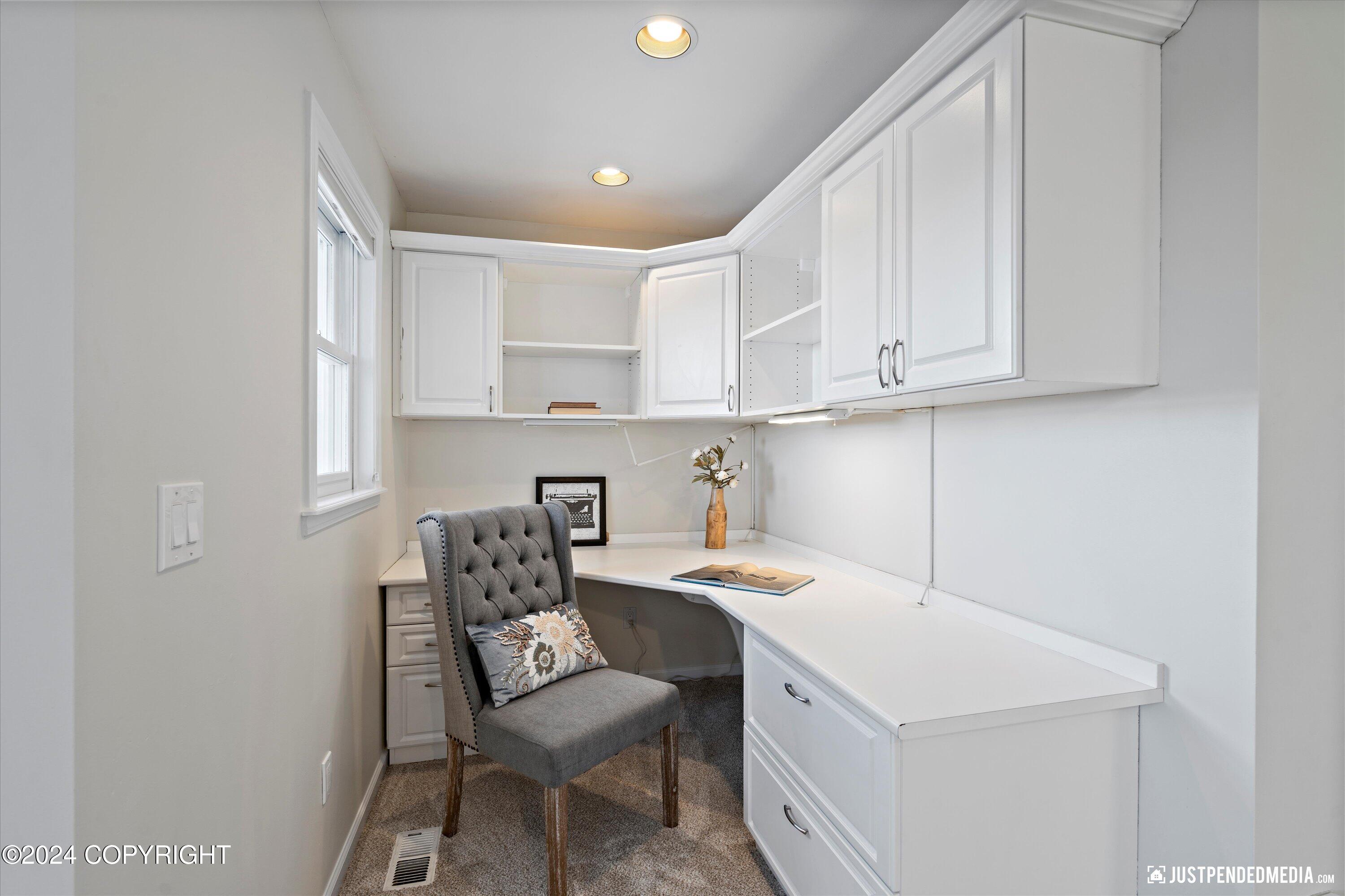 Anchorage, Alaska 99516, United States, 4 Bedrooms Bedrooms, ,3 BathroomsBathrooms,Residential,Pending,32663