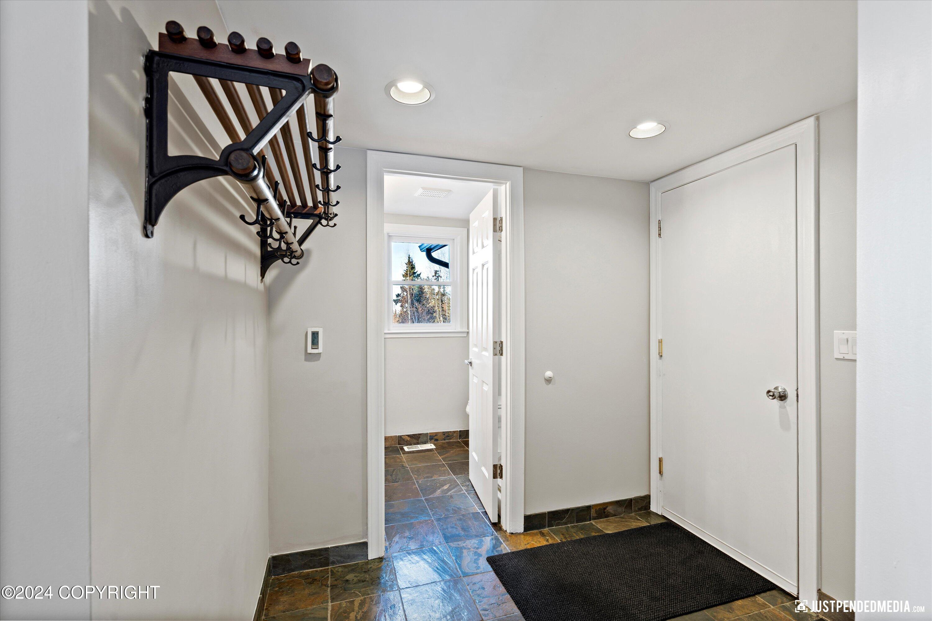 Anchorage, Alaska 99516, United States, 4 Bedrooms Bedrooms, ,3 BathroomsBathrooms,Residential,Pending,32663