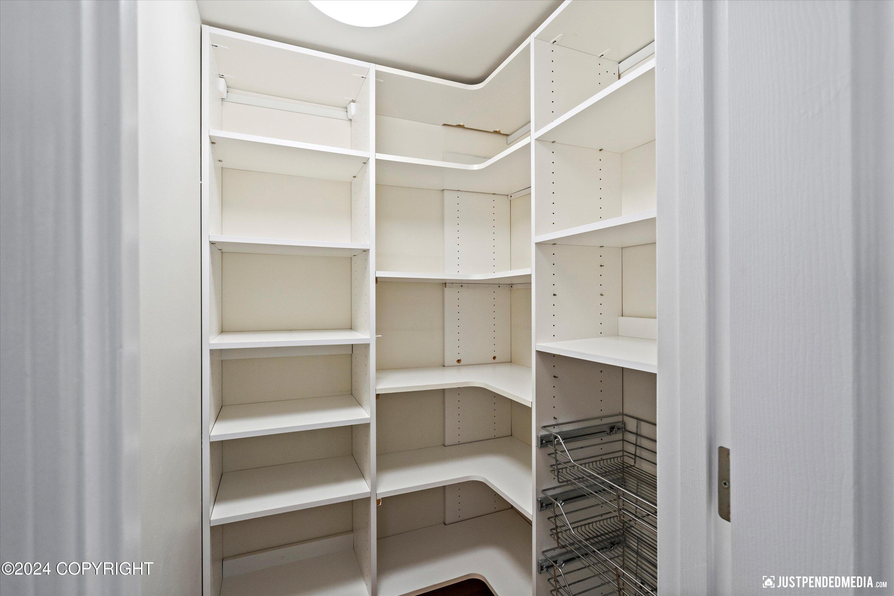 Anchorage, Alaska 99516, United States, 4 Bedrooms Bedrooms, ,3 BathroomsBathrooms,Residential,Pending,32663