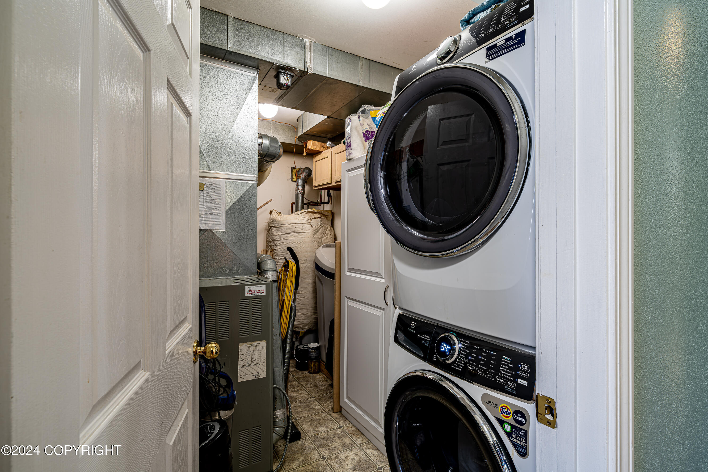 Cooper Landing, Alaska 99572, United States, 6 Bedrooms Bedrooms, ,4 BathroomsBathrooms,Residential,Active,63856