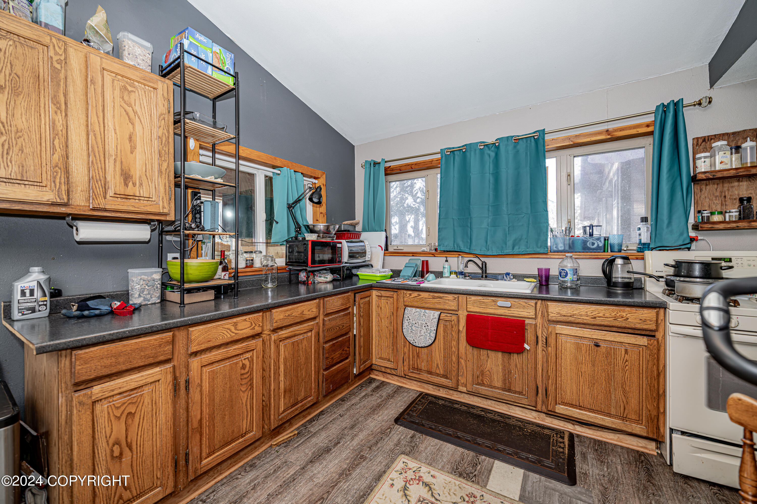 Cooper Landing, Alaska 99572, United States, 6 Bedrooms Bedrooms, ,4 BathroomsBathrooms,Residential,Active,63856