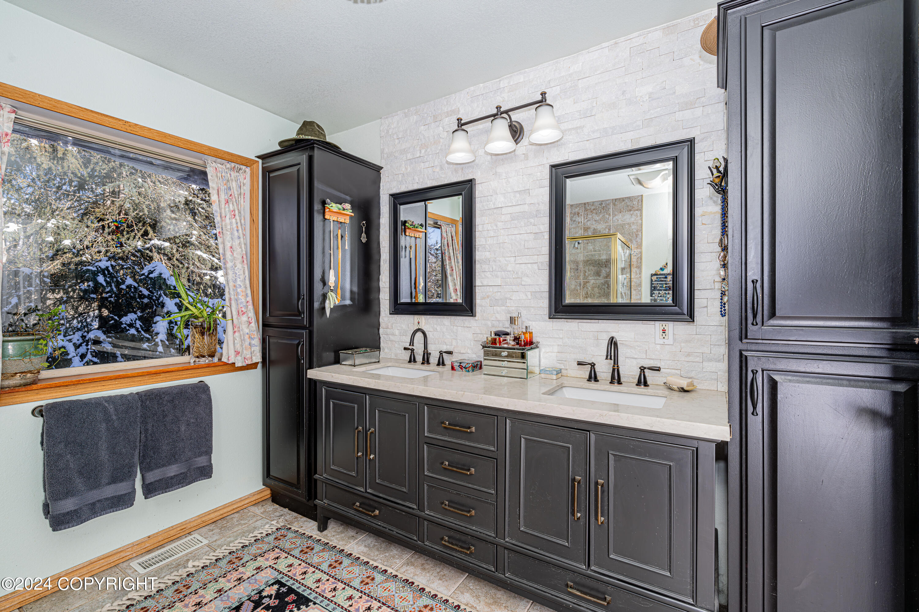 Cooper Landing, Alaska 99572, United States, 6 Bedrooms Bedrooms, ,4 BathroomsBathrooms,Residential,Active,63856