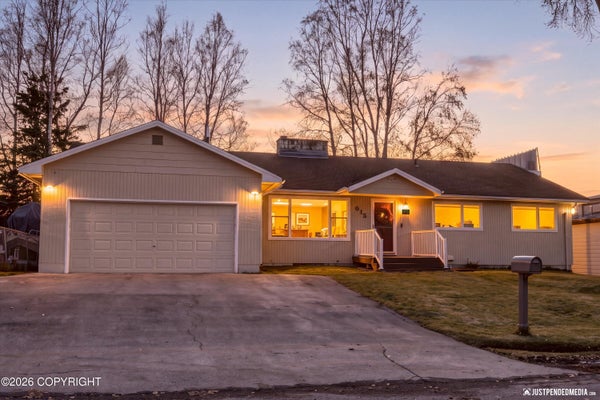 615 W 42ND AVE, ANCHORAGE, AK 99503 - Image d9b04f2f7fa65cf6be0c6dad43496ef4/1447192630