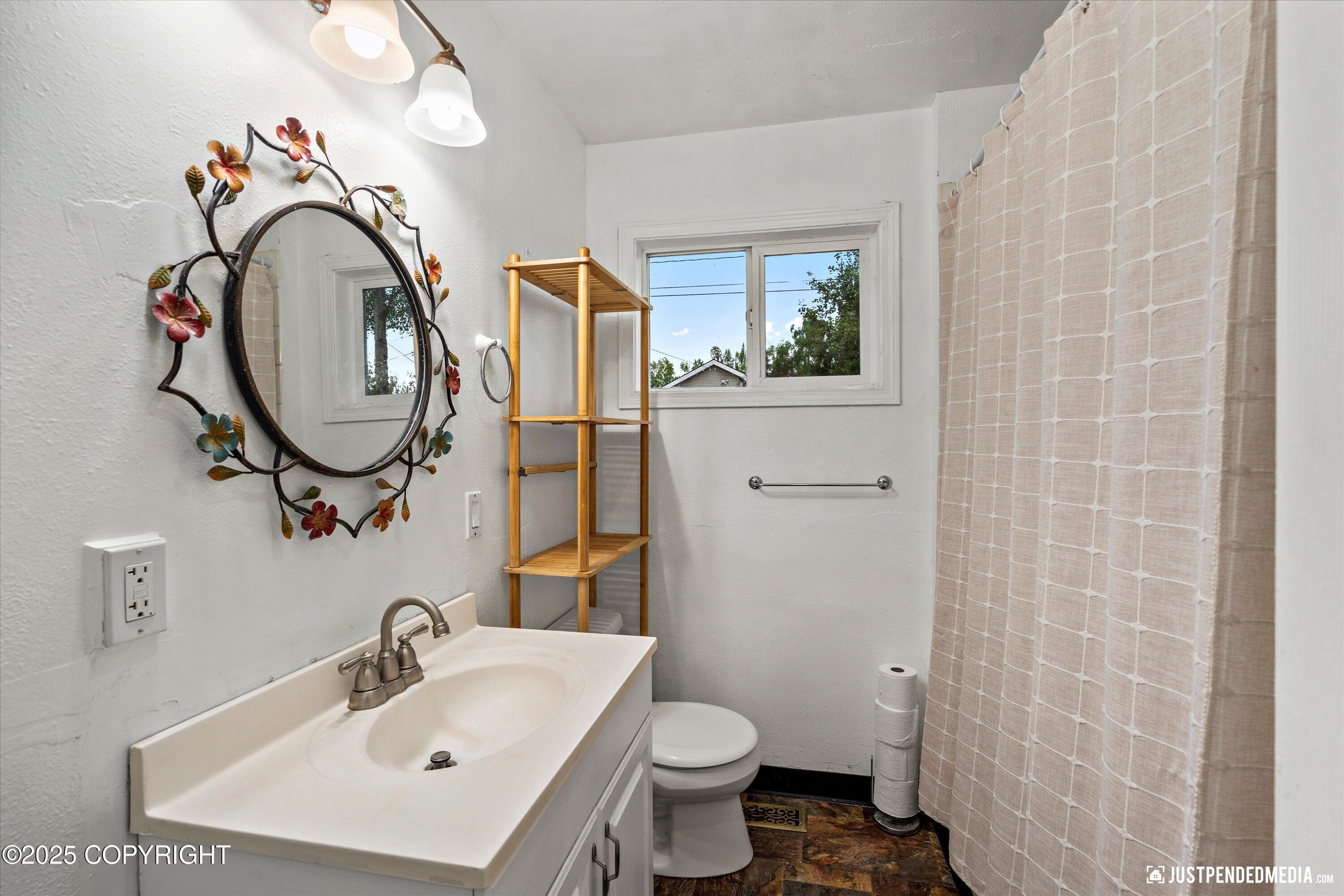 Anchorage, Alaska 99508, United States, 3 Bedrooms Bedrooms, ,1 BathroomBathrooms,Residential,Active,150005