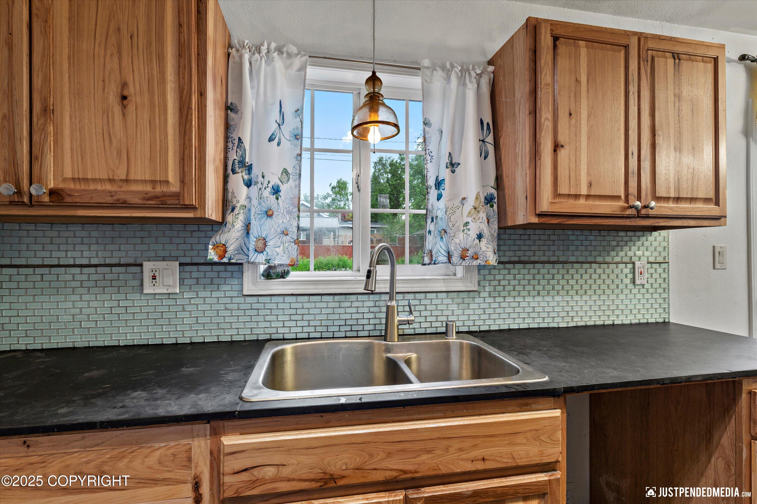 Anchorage, Alaska 99508, United States, 3 Bedrooms Bedrooms, ,1 BathroomBathrooms,Residential,Active,150005