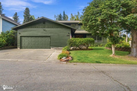Photo of 3412 Stanford Drive, Anchorage, AK 99508 (MLS # 26-11781)
