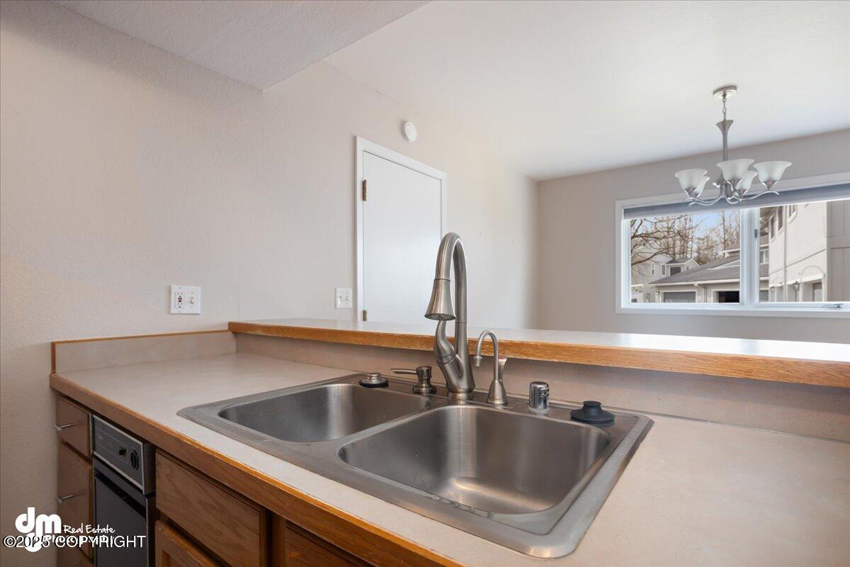 1917 Parkview Circle, Anchorage, Alaska image 9
