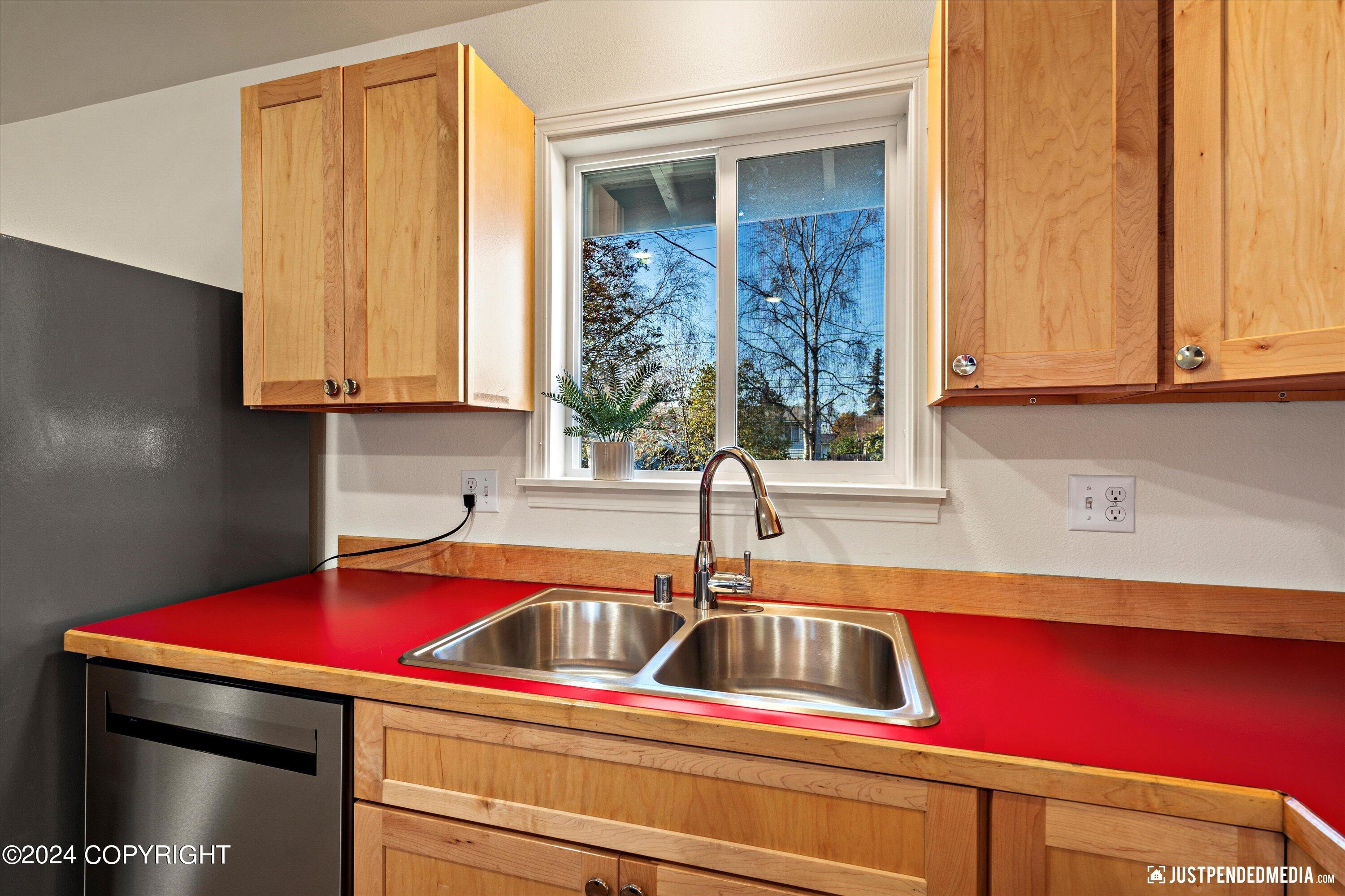 Anchorage, Alaska 99508, United States, 3 Bedrooms Bedrooms, ,1 BathroomBathrooms,Residential,Pending,38018