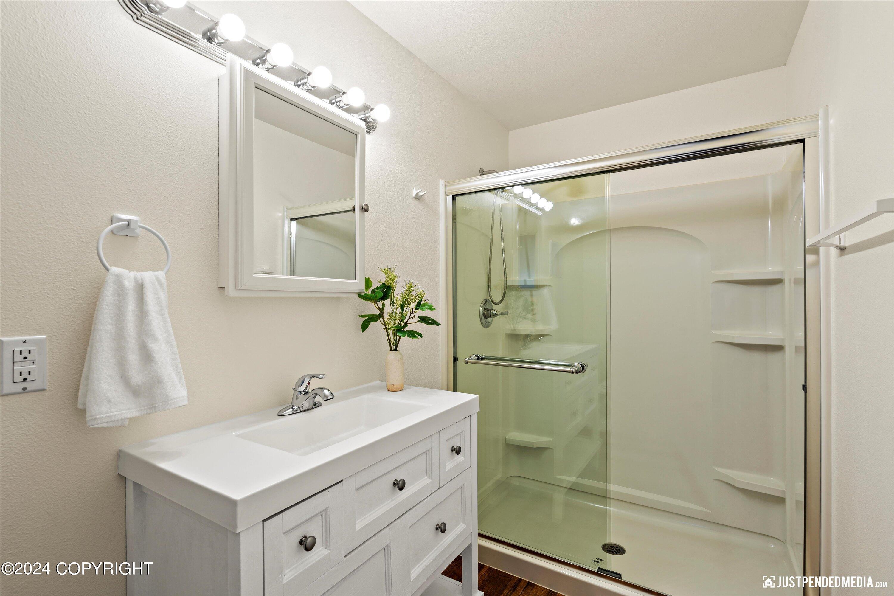 Anchorage, Alaska 99508, United States, 3 Bedrooms Bedrooms, ,1 BathroomBathrooms,Residential,Pending,38018