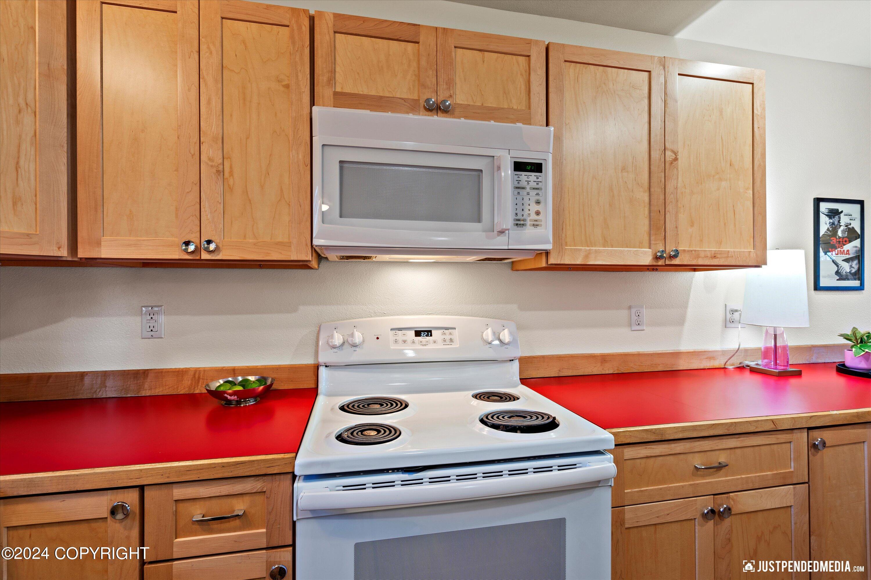 Anchorage, Alaska 99508, United States, 3 Bedrooms Bedrooms, ,1 BathroomBathrooms,Residential,Pending,38018