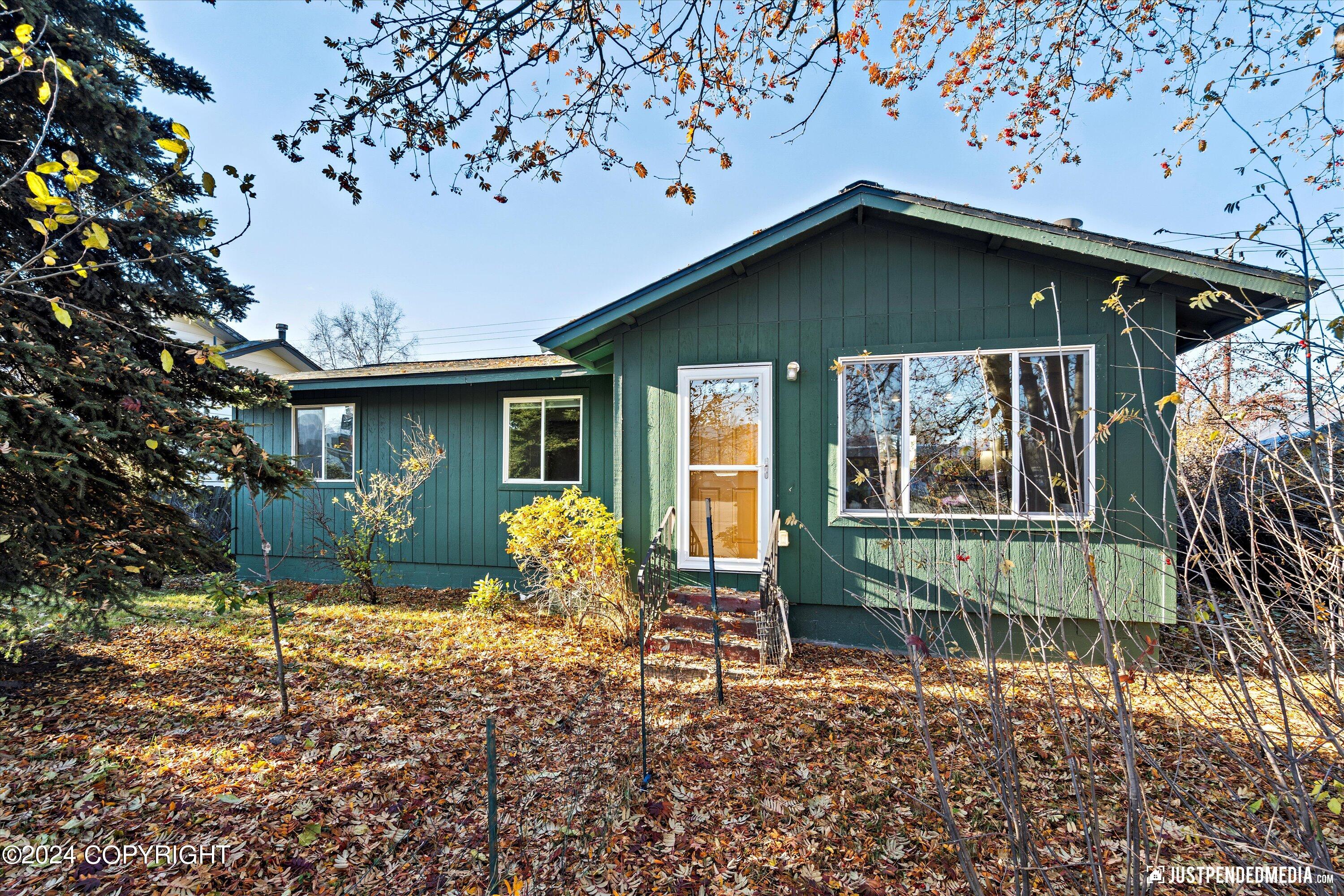 Anchorage, Alaska 99508, United States, 3 Bedrooms Bedrooms, ,1 BathroomBathrooms,Residential,Pending,38018