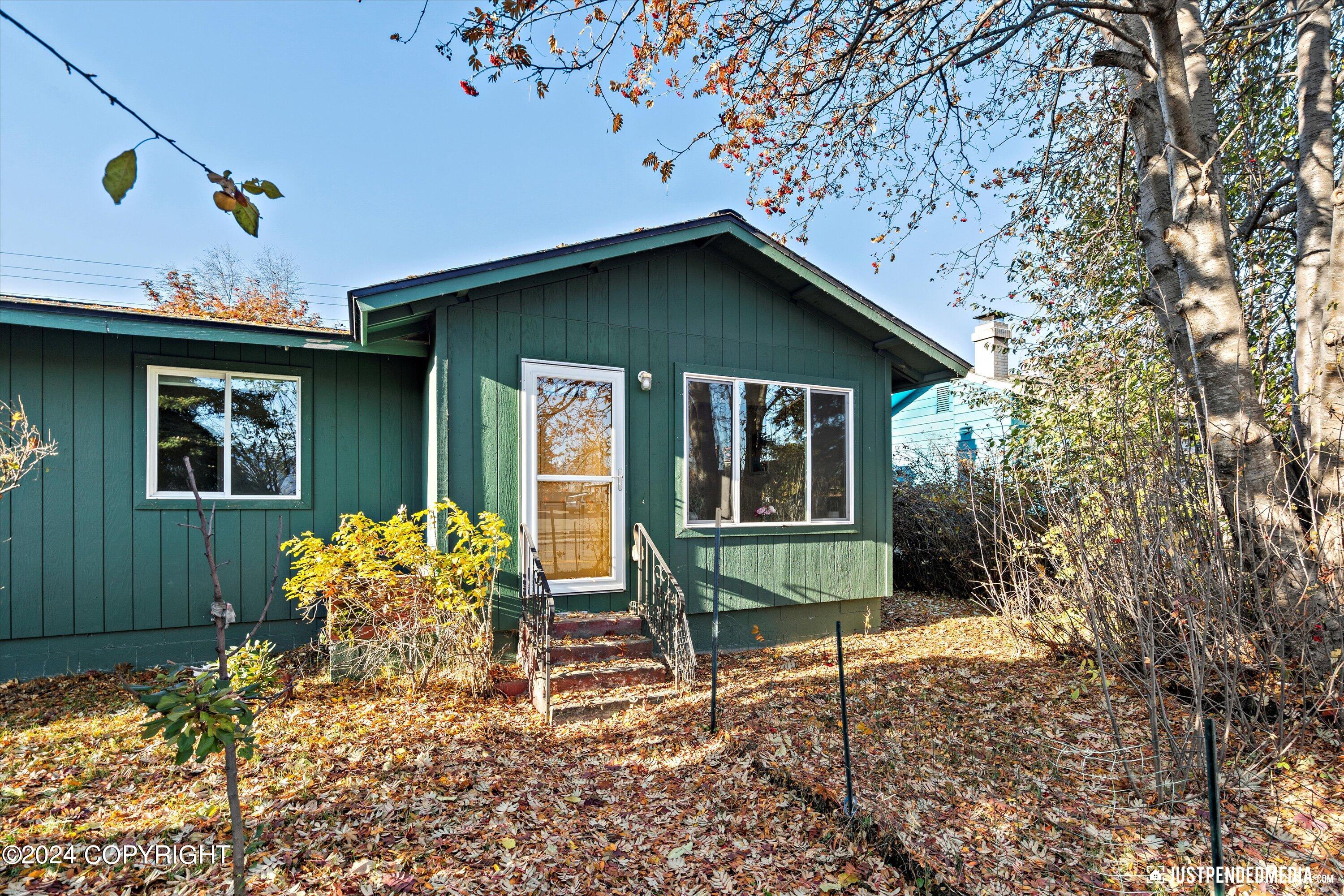 Anchorage, Alaska 99508, United States, 3 Bedrooms Bedrooms, ,1 BathroomBathrooms,Residential,Pending,38018