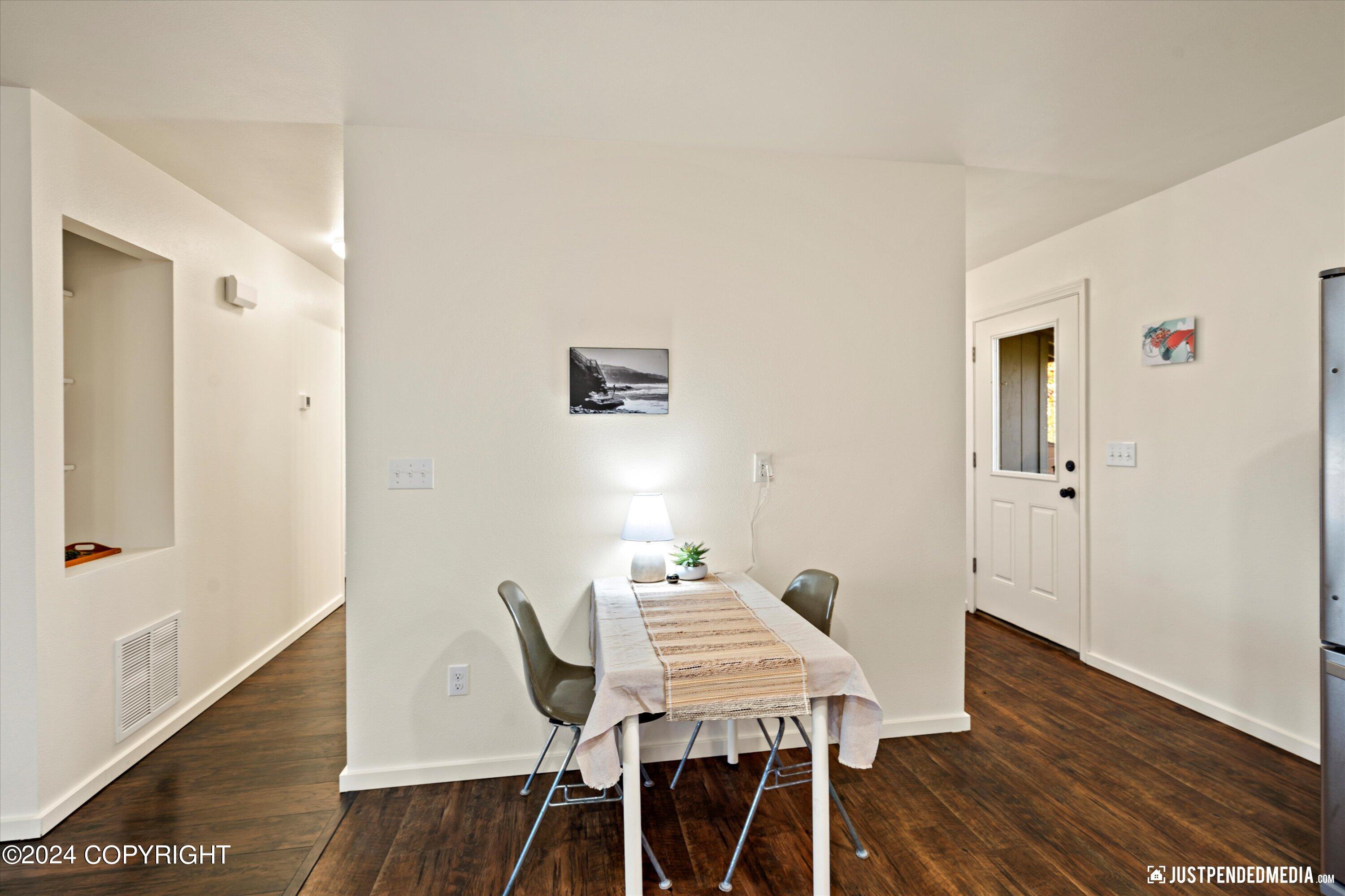 Anchorage, Alaska 99508, United States, 3 Bedrooms Bedrooms, ,1 BathroomBathrooms,Residential,Pending,38018