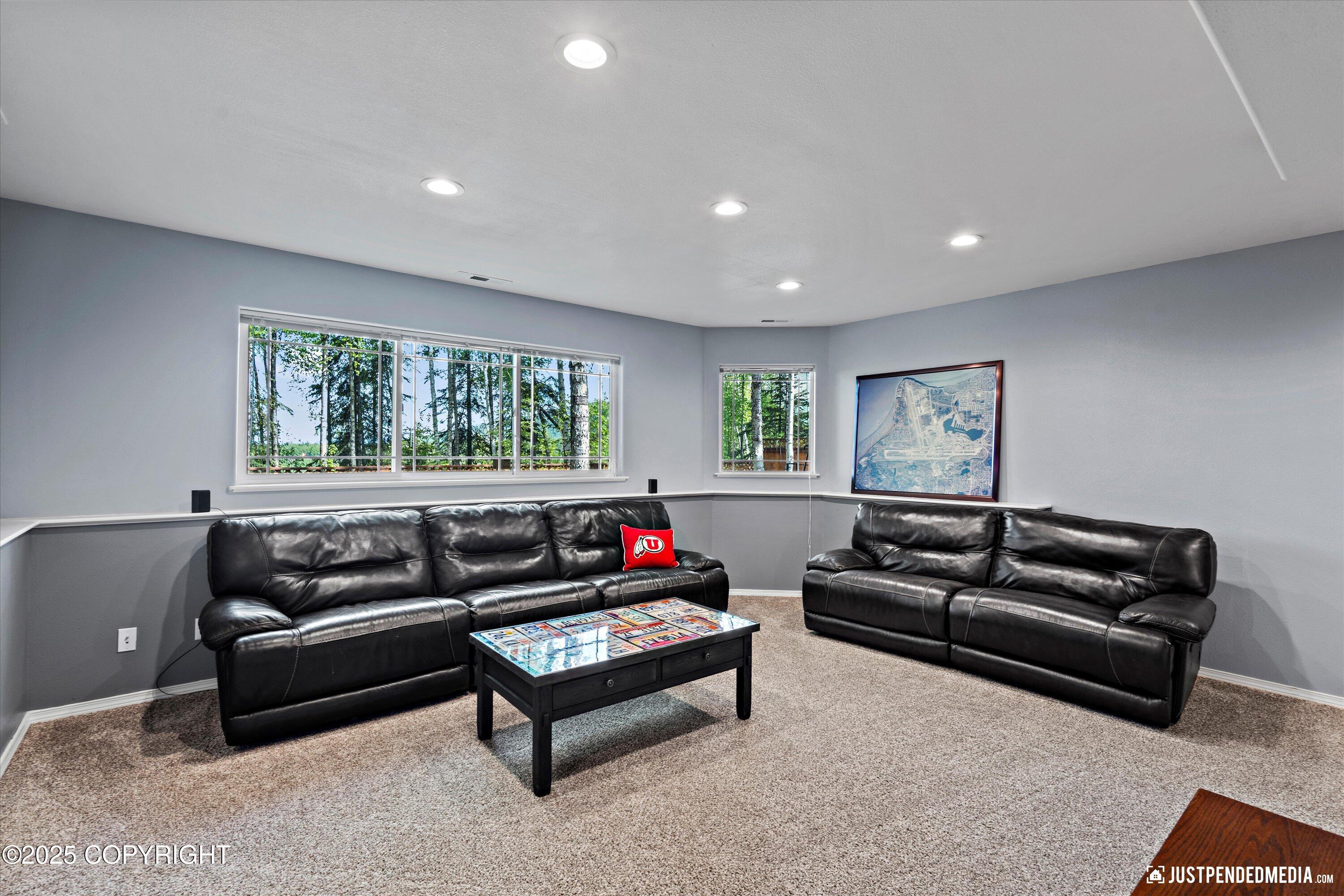 Eagle River, Alaska 99577, United States, 6 Bedrooms Bedrooms, ,4 BathroomsBathrooms,Residential,Active,141315