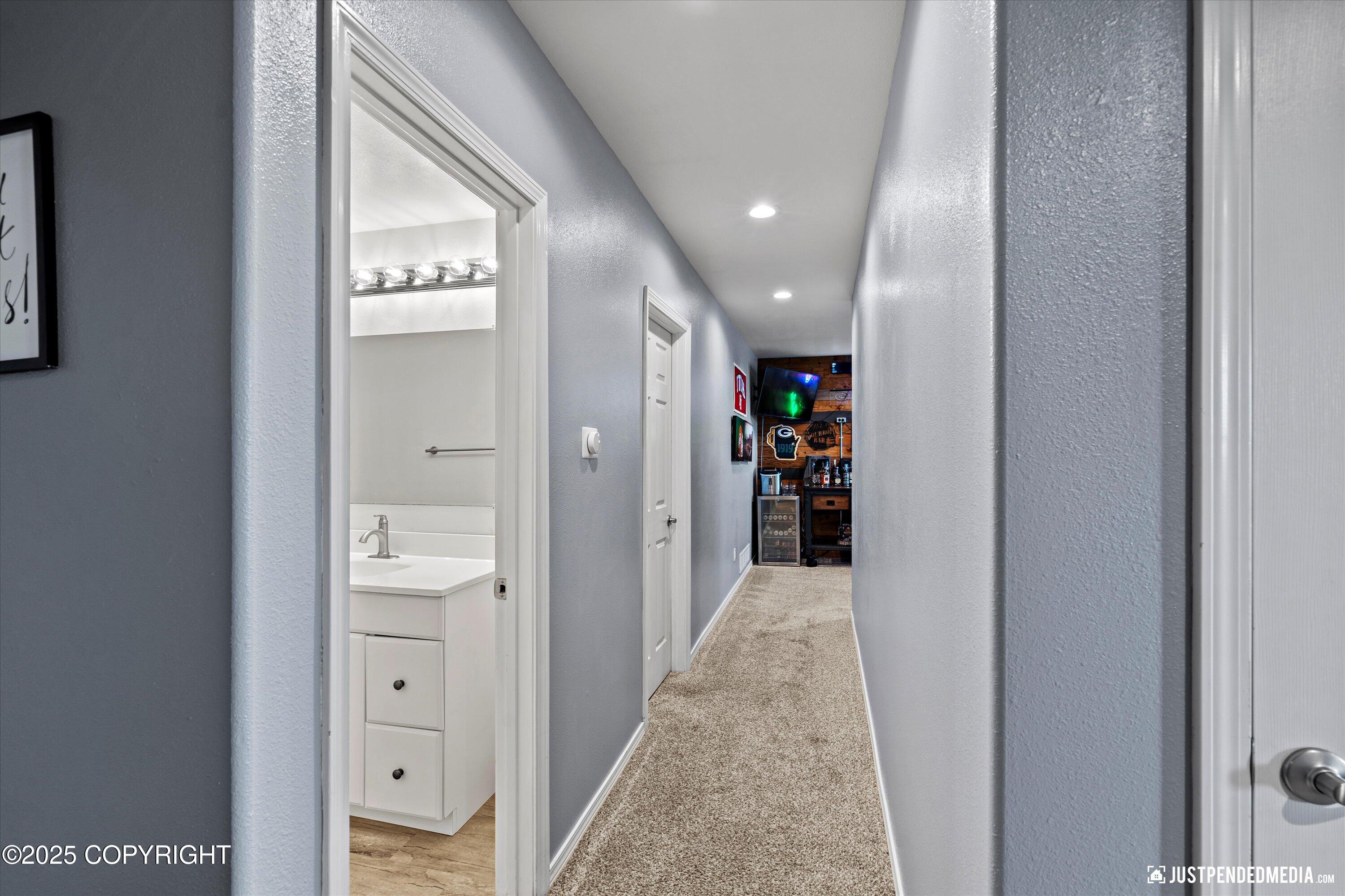 Eagle River, Alaska 99577, United States, 6 Bedrooms Bedrooms, ,4 BathroomsBathrooms,Residential,Active,141315