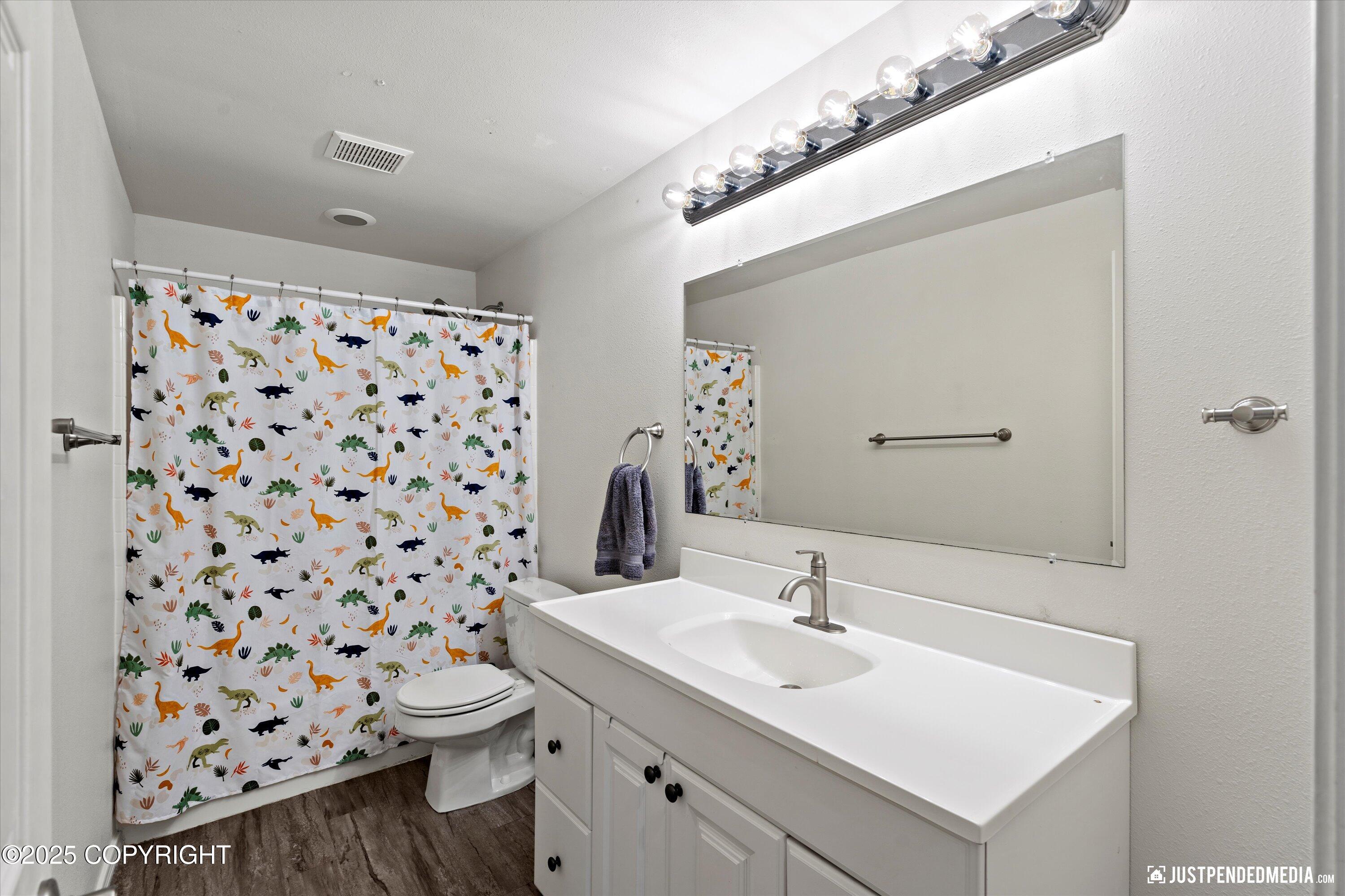 Eagle River, Alaska 99577, United States, 6 Bedrooms Bedrooms, ,4 BathroomsBathrooms,Residential,Active,141315