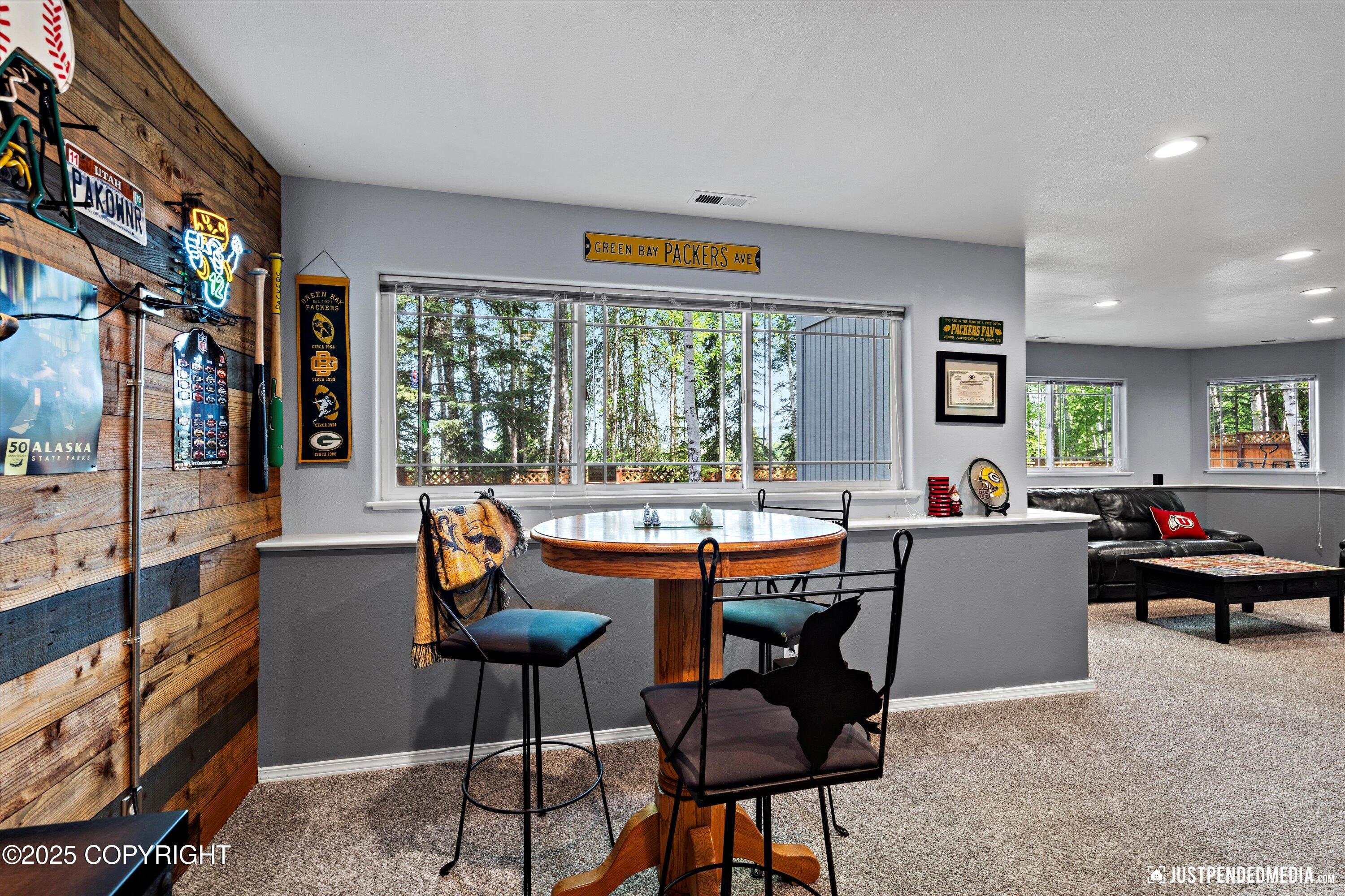 Eagle River, Alaska 99577, United States, 6 Bedrooms Bedrooms, ,4 BathroomsBathrooms,Residential,Active,141315