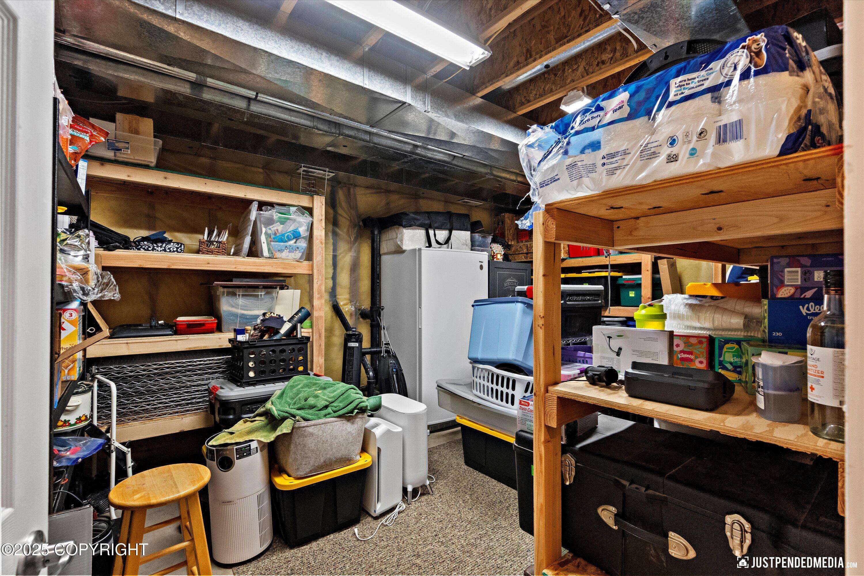 Eagle River, Alaska 99577, United States, 6 Bedrooms Bedrooms, ,4 BathroomsBathrooms,Residential,Active,141315