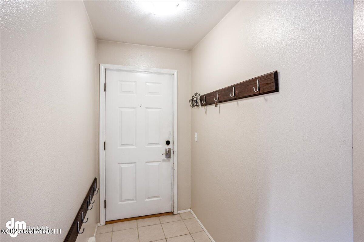 5622 E 40th Avenue, Anchorage, Alaska image 8