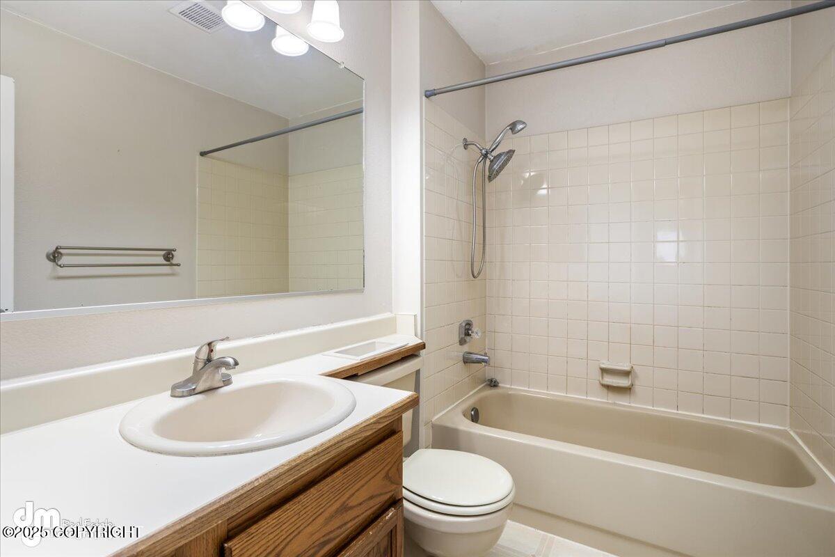 5622 E 40th Avenue, Anchorage, Alaska image 24